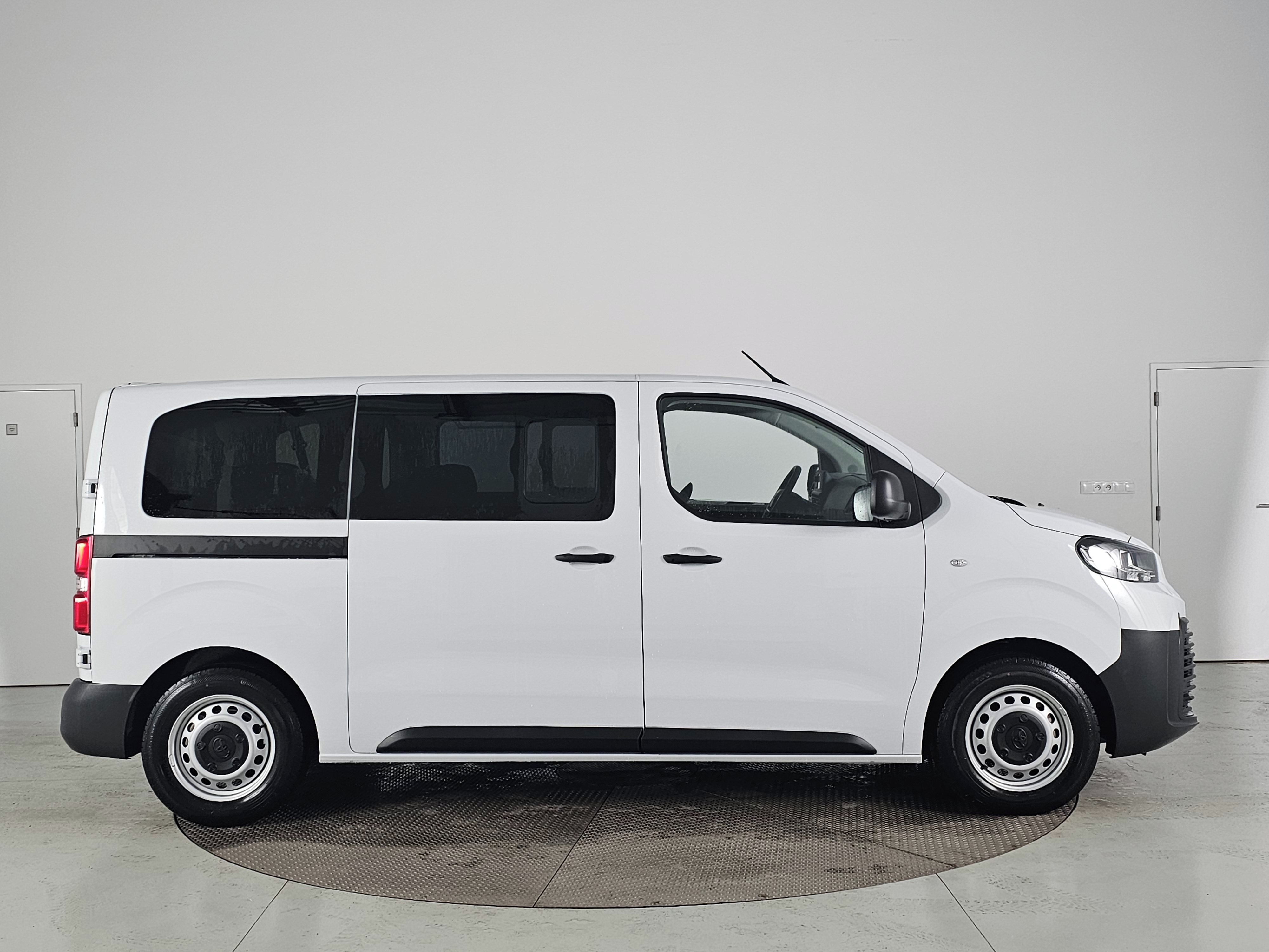 Toyota Proace Verso, L2, 2.2D, 110kW, 6MT, Combi 9S - fotka 4