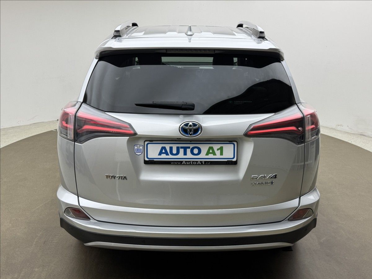 Toyota Rav4, 2,5 114kW HYBRID LED KŮŽE 360° - fotka 5