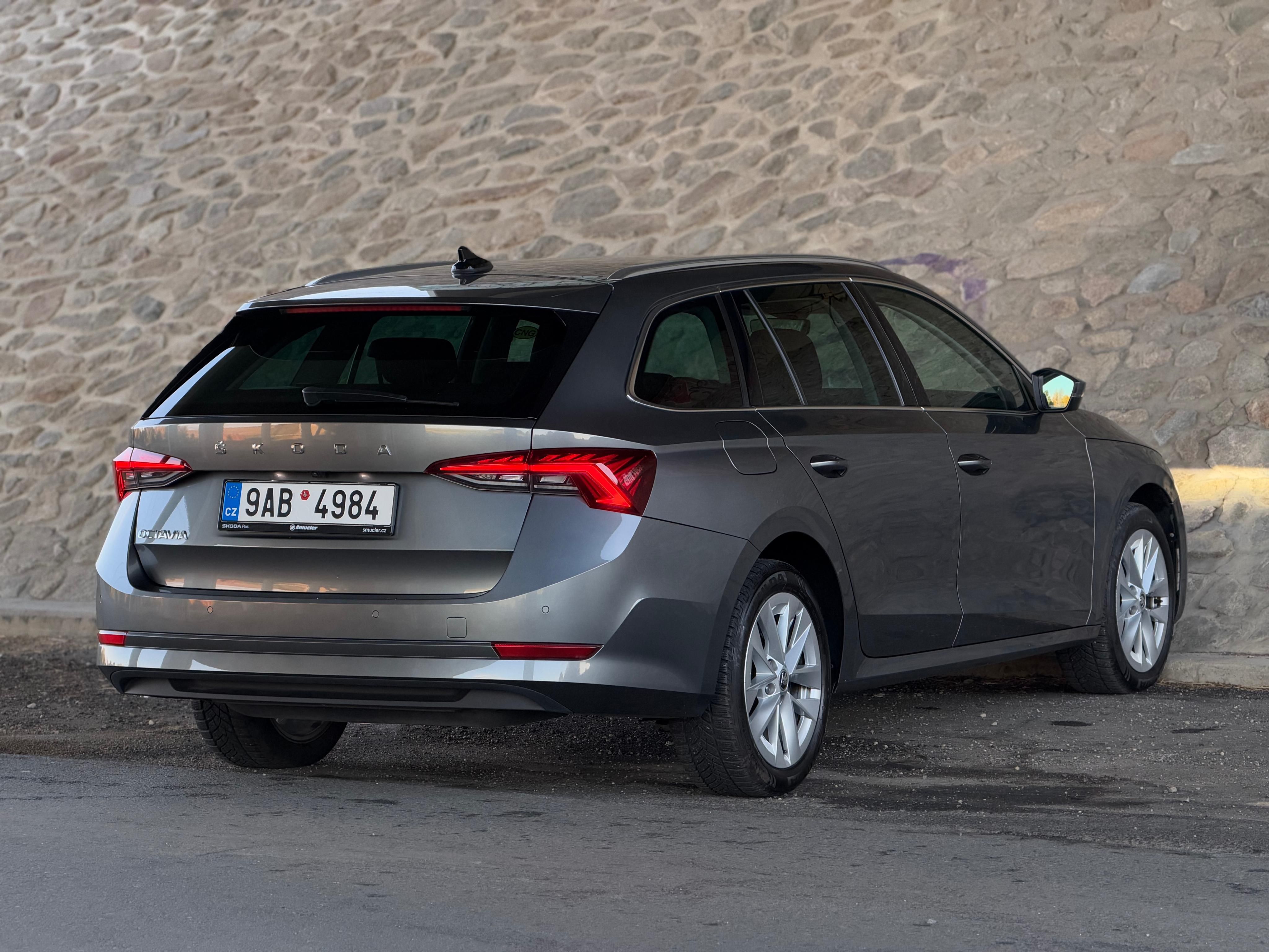 Škoda Octavia, 1.5 TSI G-Tec DSG Style Combi - fotka 6