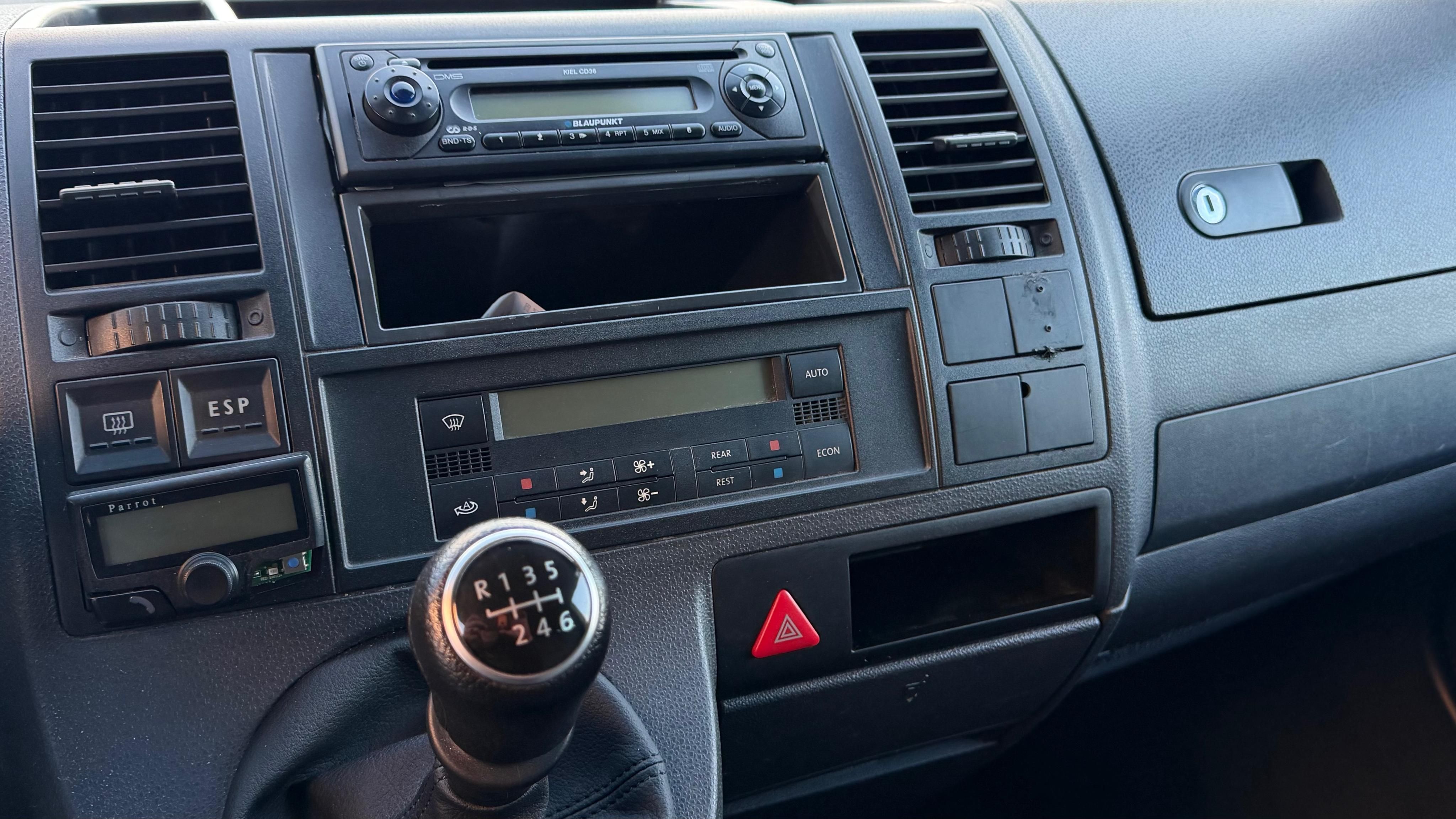 Volkswagen Caravelle, 2.5TDI 96 KW 9mist - fotka 3