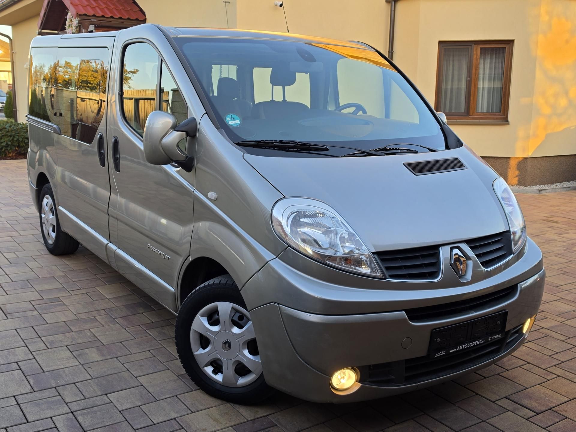 Renault Trafic, 2.0dCi 84kW 9-MÍST*AC*TAŽNÉ* - fotka 6