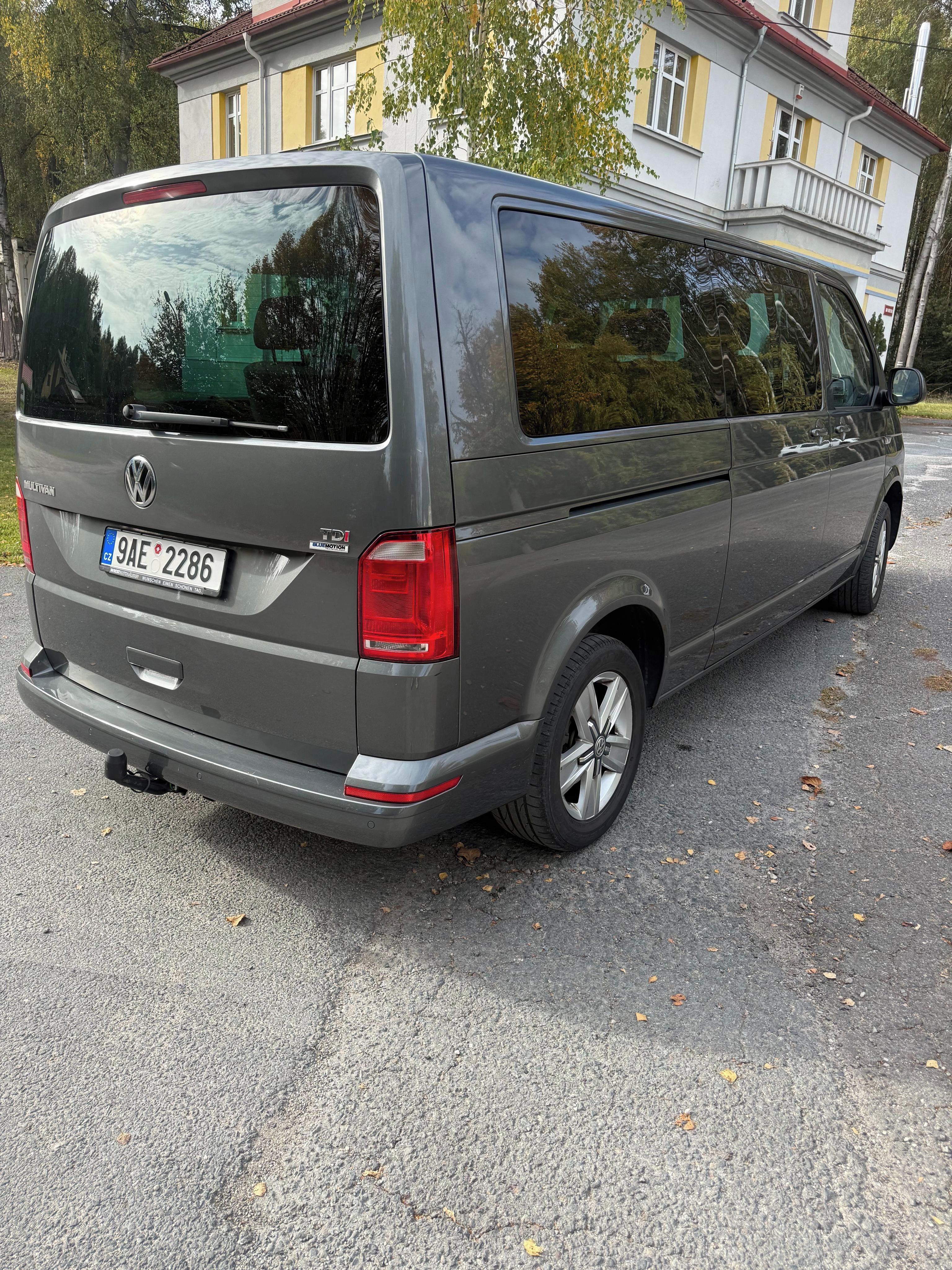 Volkswagen Multivan - fotka 4