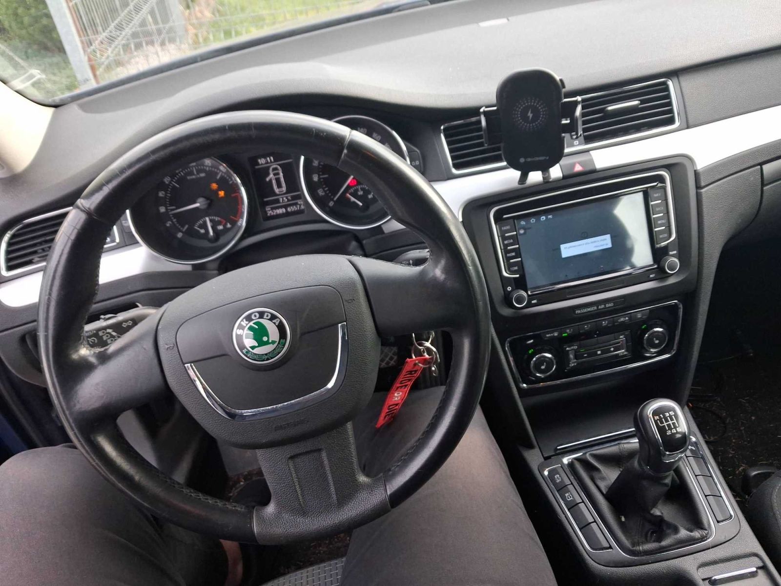 Škoda Superb, 2.0 TDI, Automatická klima - fotka 3