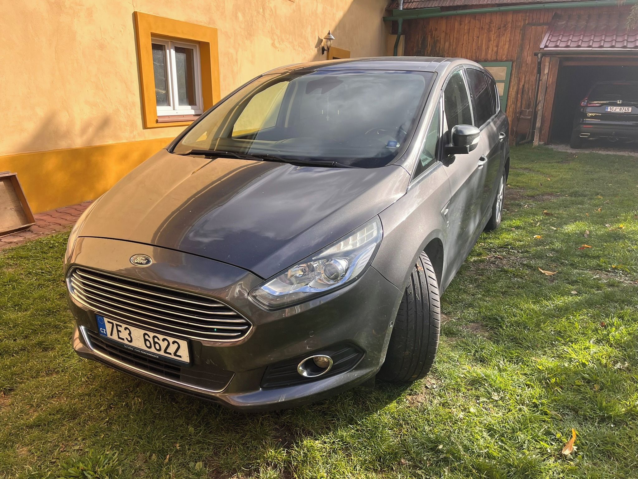 Ford S-MAX, 1.5 benzin, malý nájezd - fotka 2