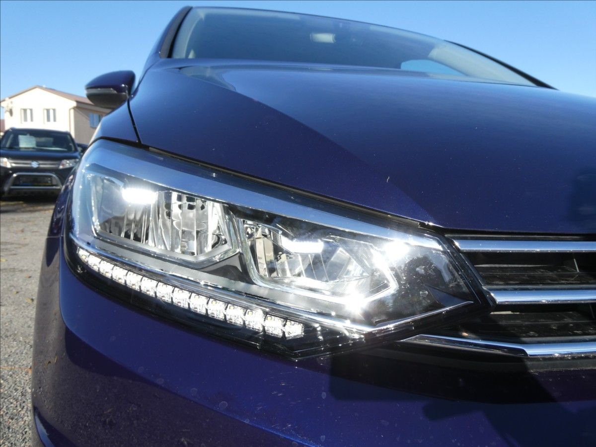 Volkswagen Touran, 2,0 TDi 110kW HIGHLINE, 7.míst - fotka 5