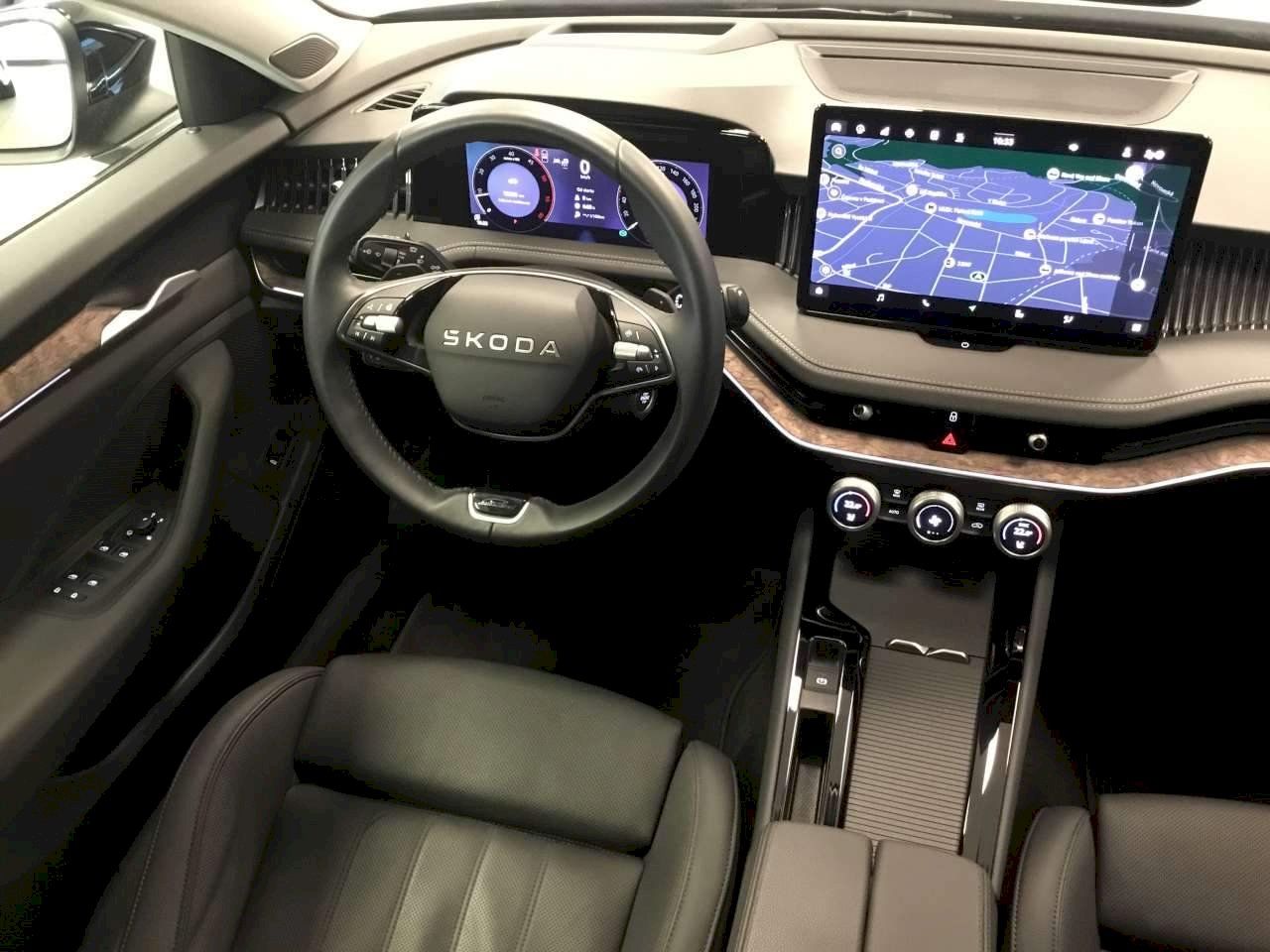 Škoda Superb, Combi L&K DSG 2.0 TDI 110 kW - fotka 5