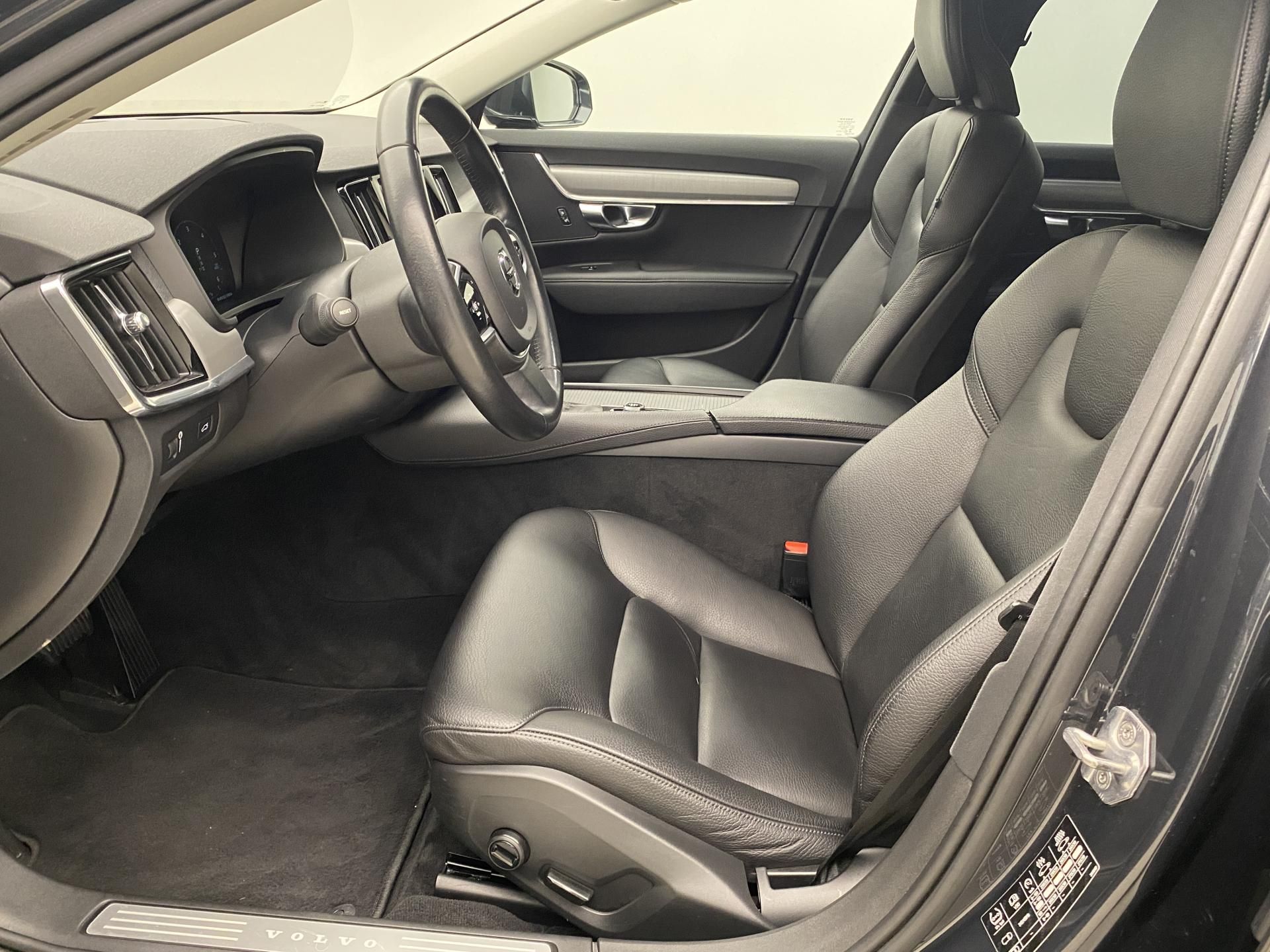 Volvo V90, D4 MOMENTUM AUT - fotka 3