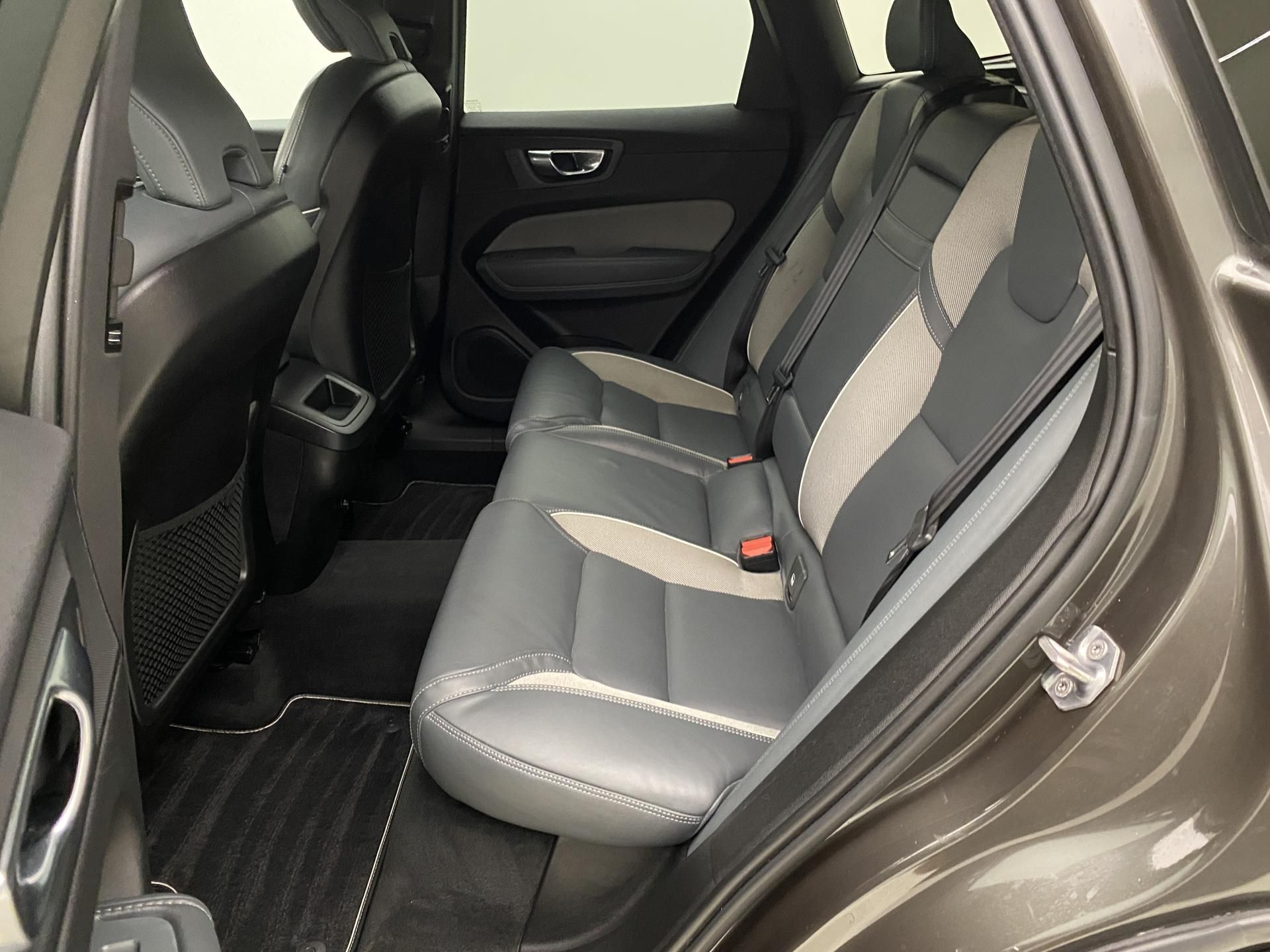 Volvo XC60, T5 AWD R-DESIGN AUT CZ - fotka 5