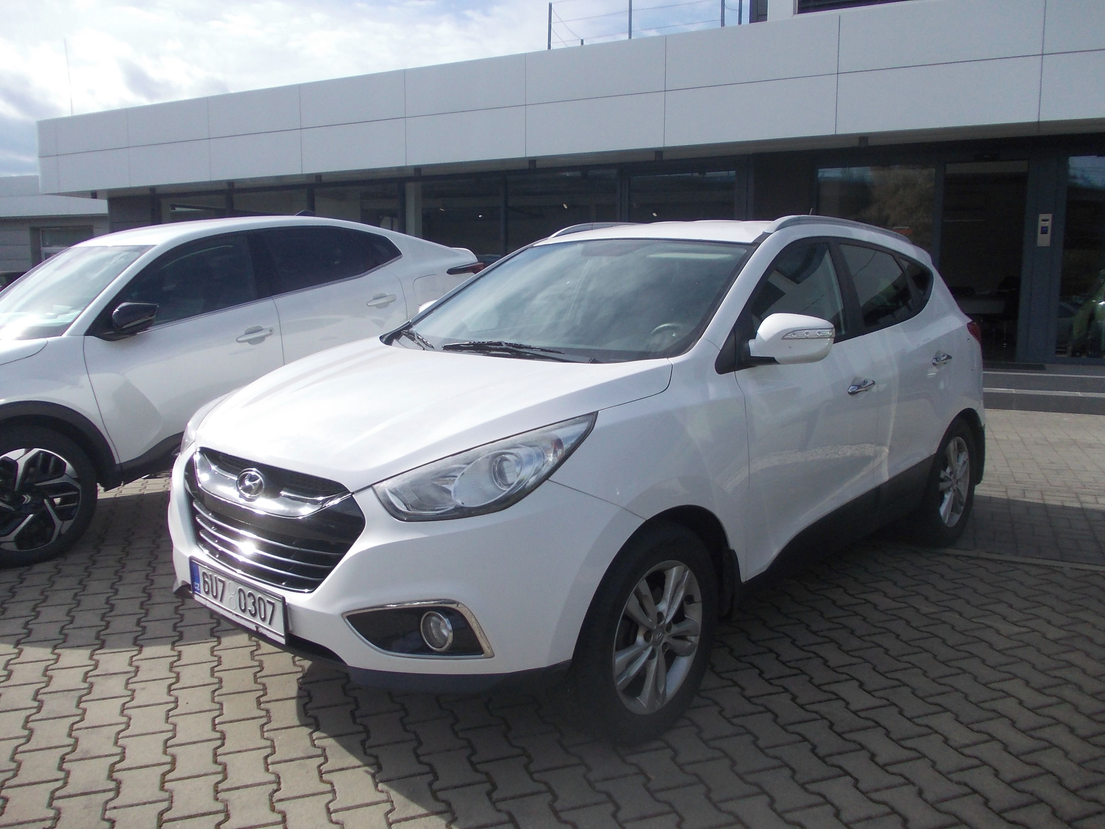 Hyundai ix35, 2.0CRDI 100KW 4x4 čr - fotka 2