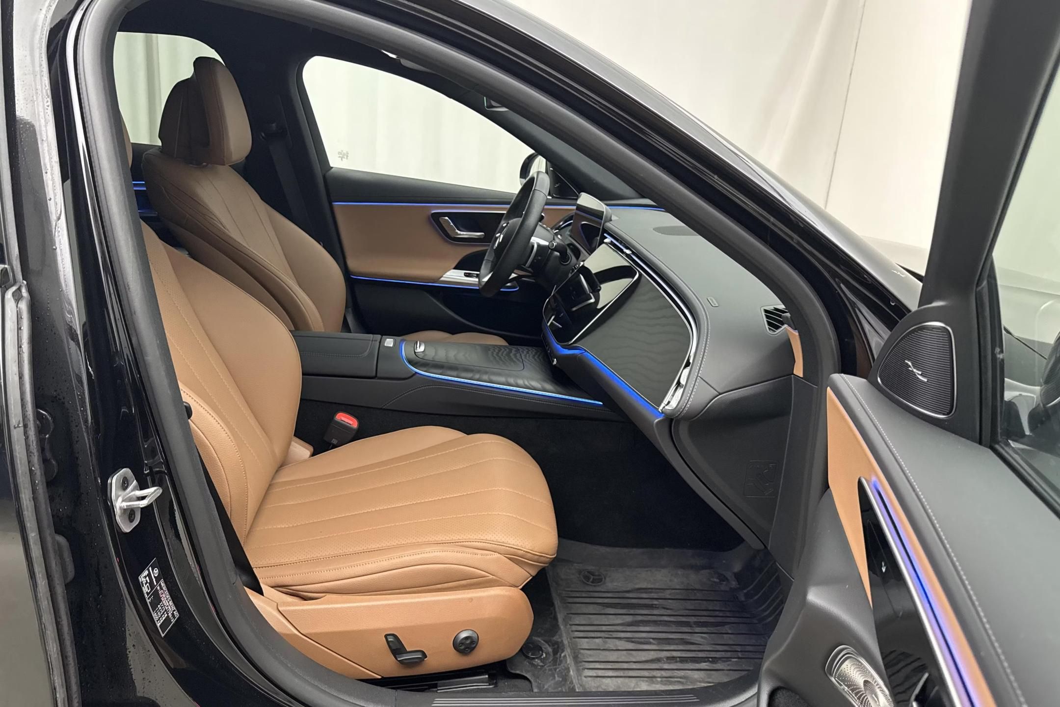 Mercedes-Benz Třídy E, E300e AMG Premium 2xALU - fotka 5