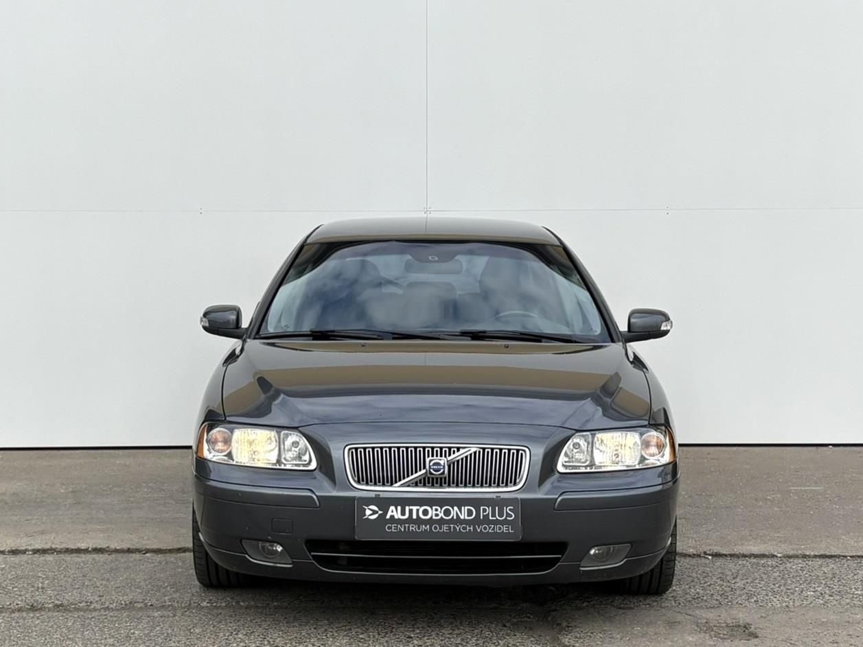 Volvo V70, 2.4 D5 136kW AT - fotka 4