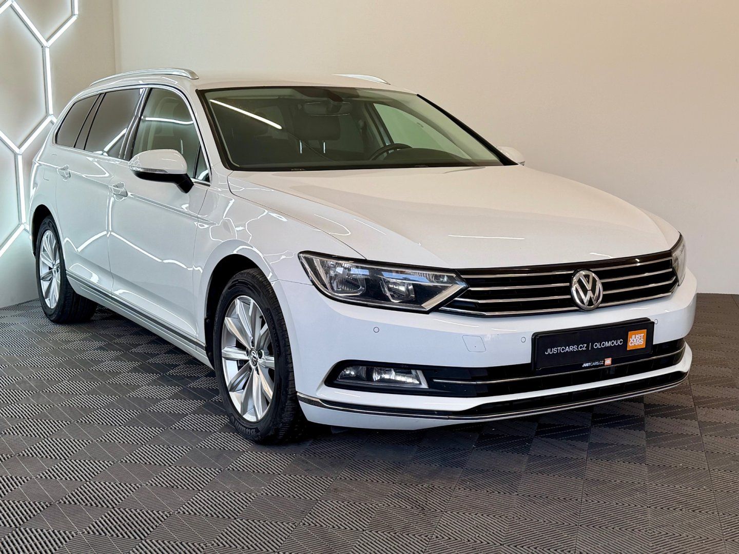 Volkswagen Passat Variant, 2.0TDi, BLUMEMOTION, ČR, DSG - fotka 3