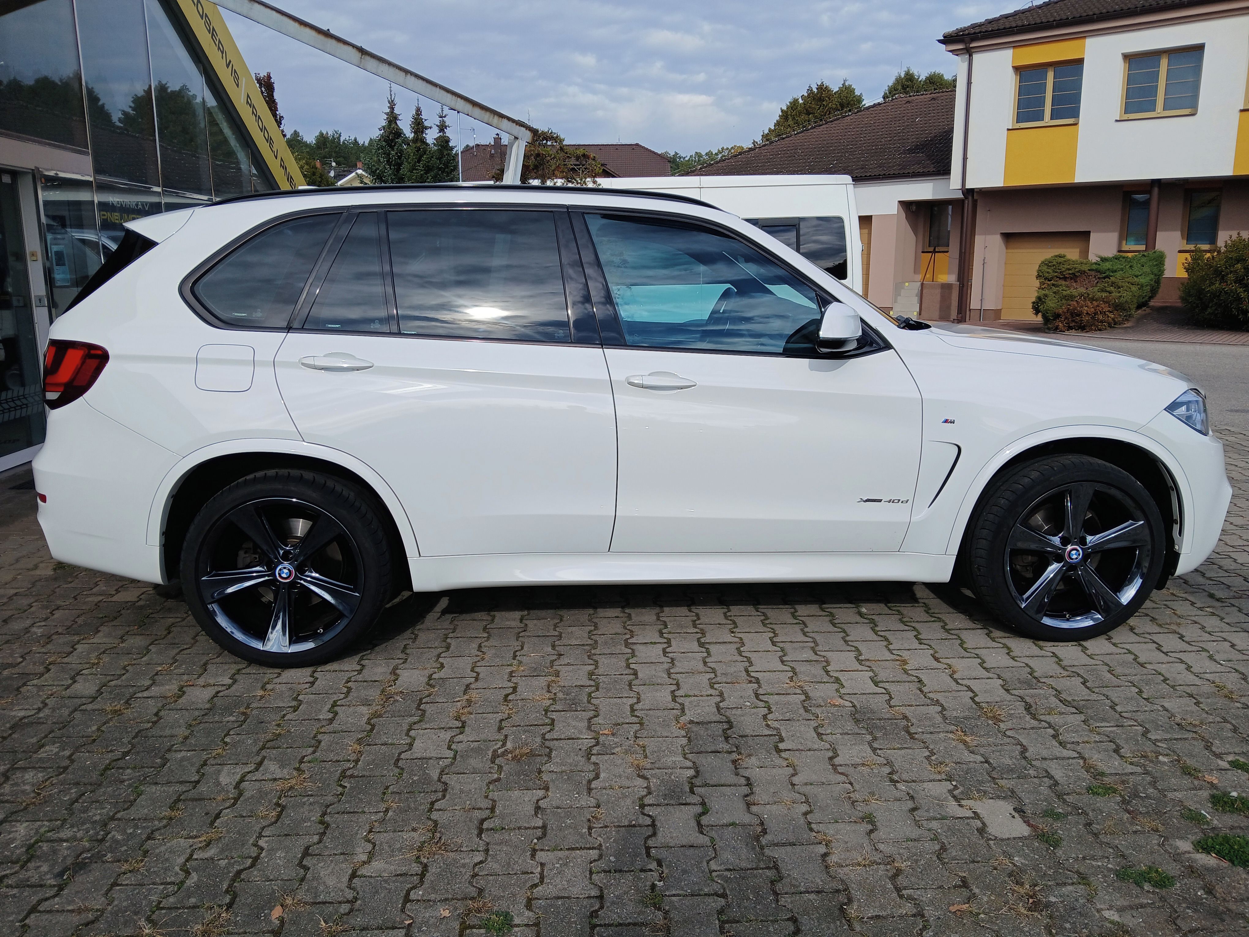 BMW X5, 40d, 230kW, M PAKET, CZ - fotka 6