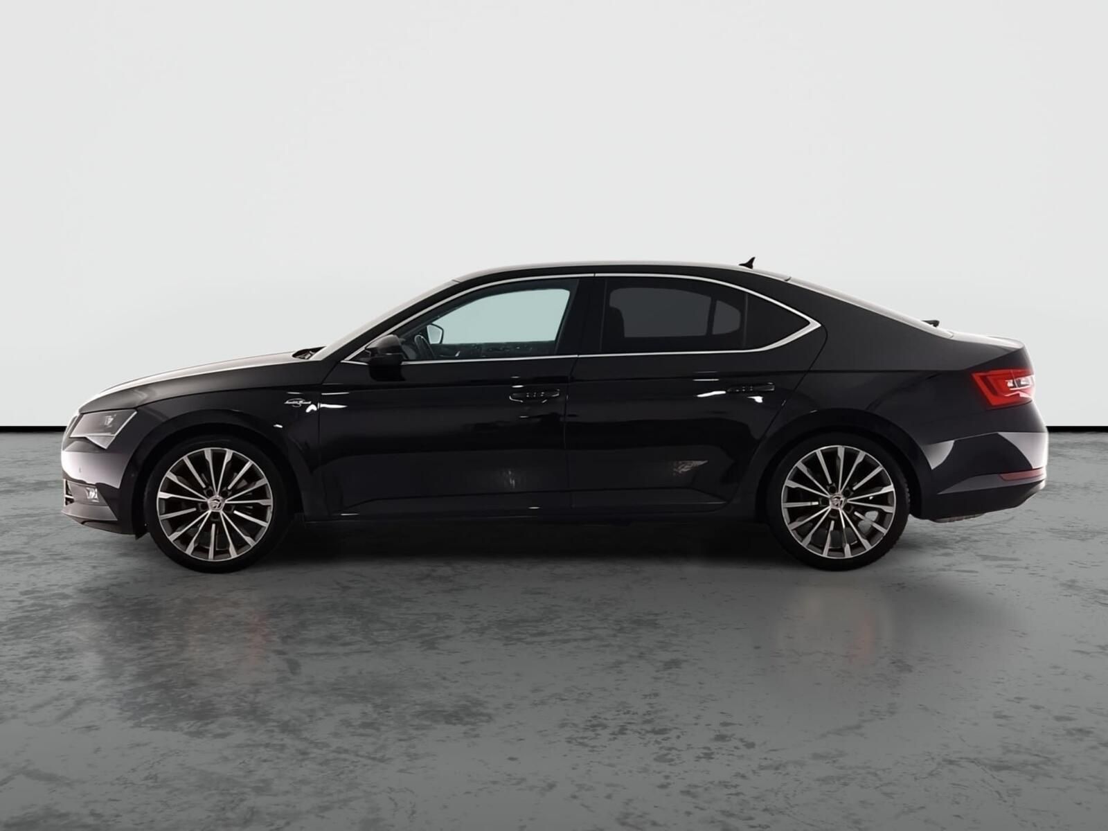 Škoda Superb, 2.0 TDI 4x4, Laurin&Klement - fotka 3