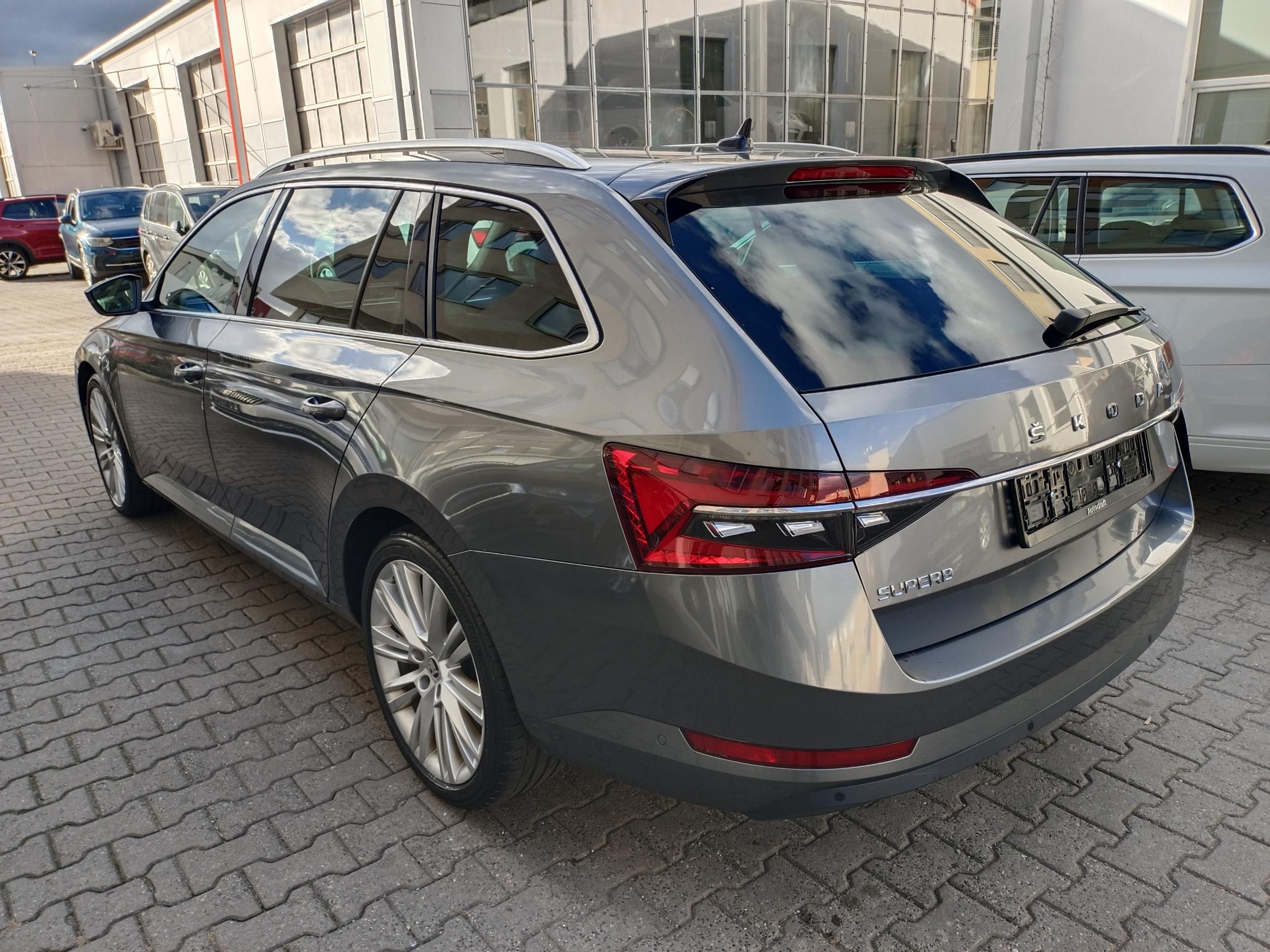 Škoda Superb, 2.0 TSI 140kW DSG / Tažné - fotka 4