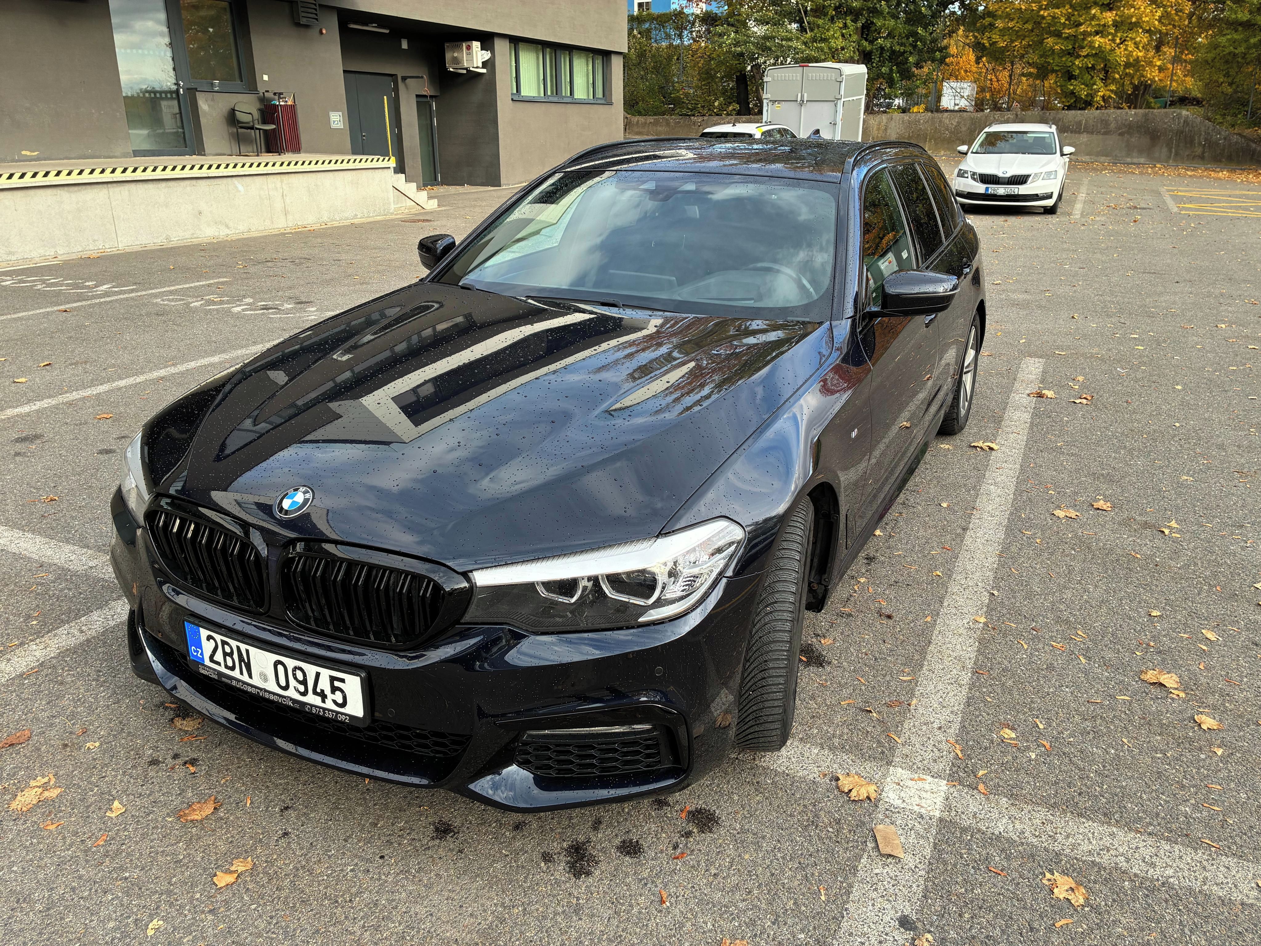 BMW Řada 5, 530d xDrive, M Packet - fotka 2