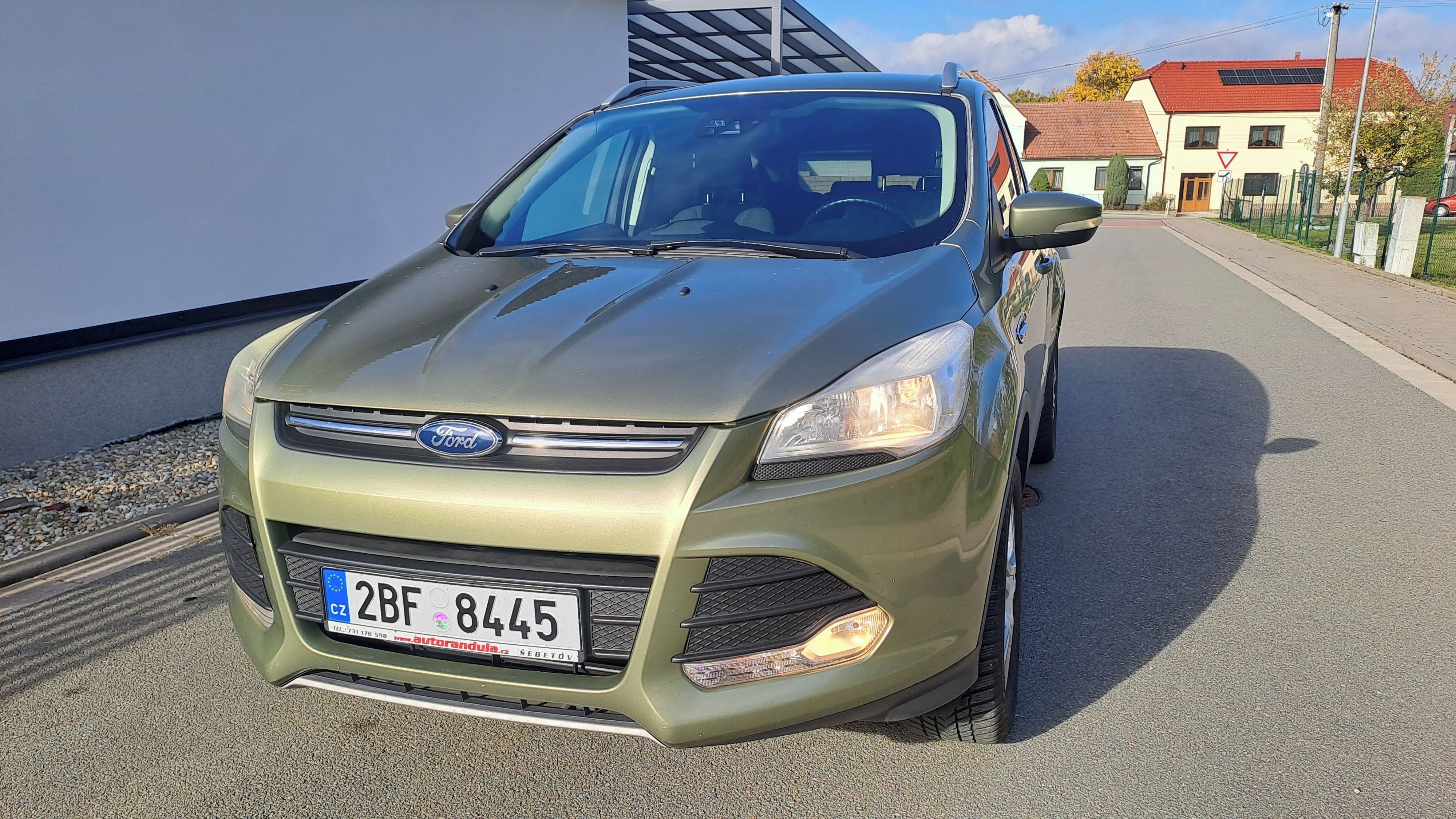 Ford Kuga, TOP STAV!SERVISKA,4X4,TITANIUM - fotka 4