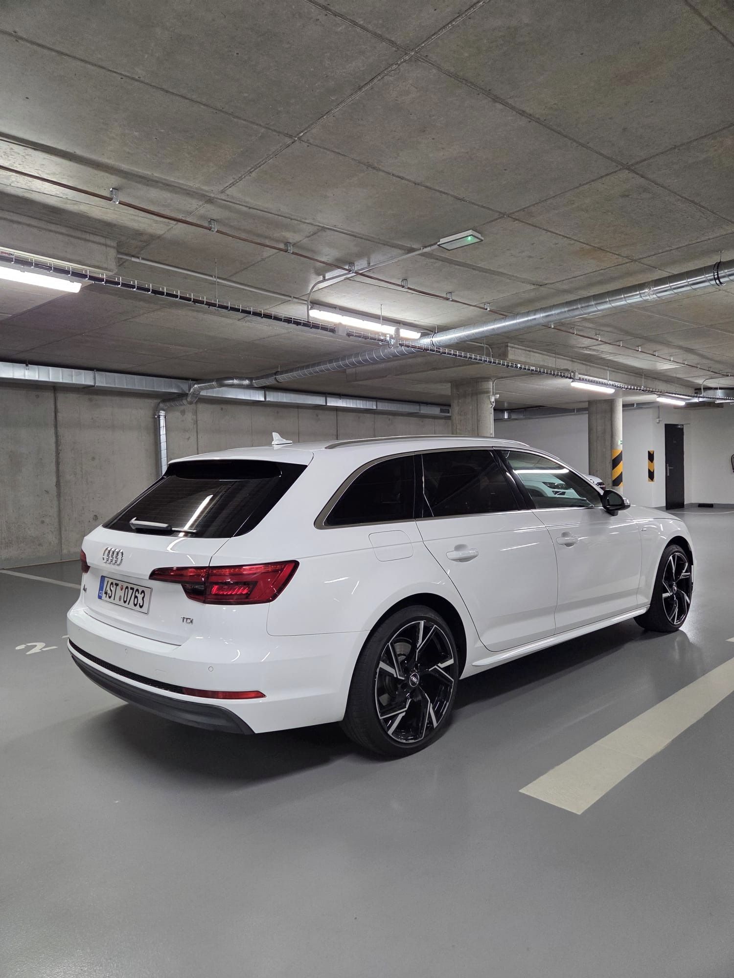 Audi A4 Avant, 2.0 TDI 110 kW | S line | Matr - fotka 3