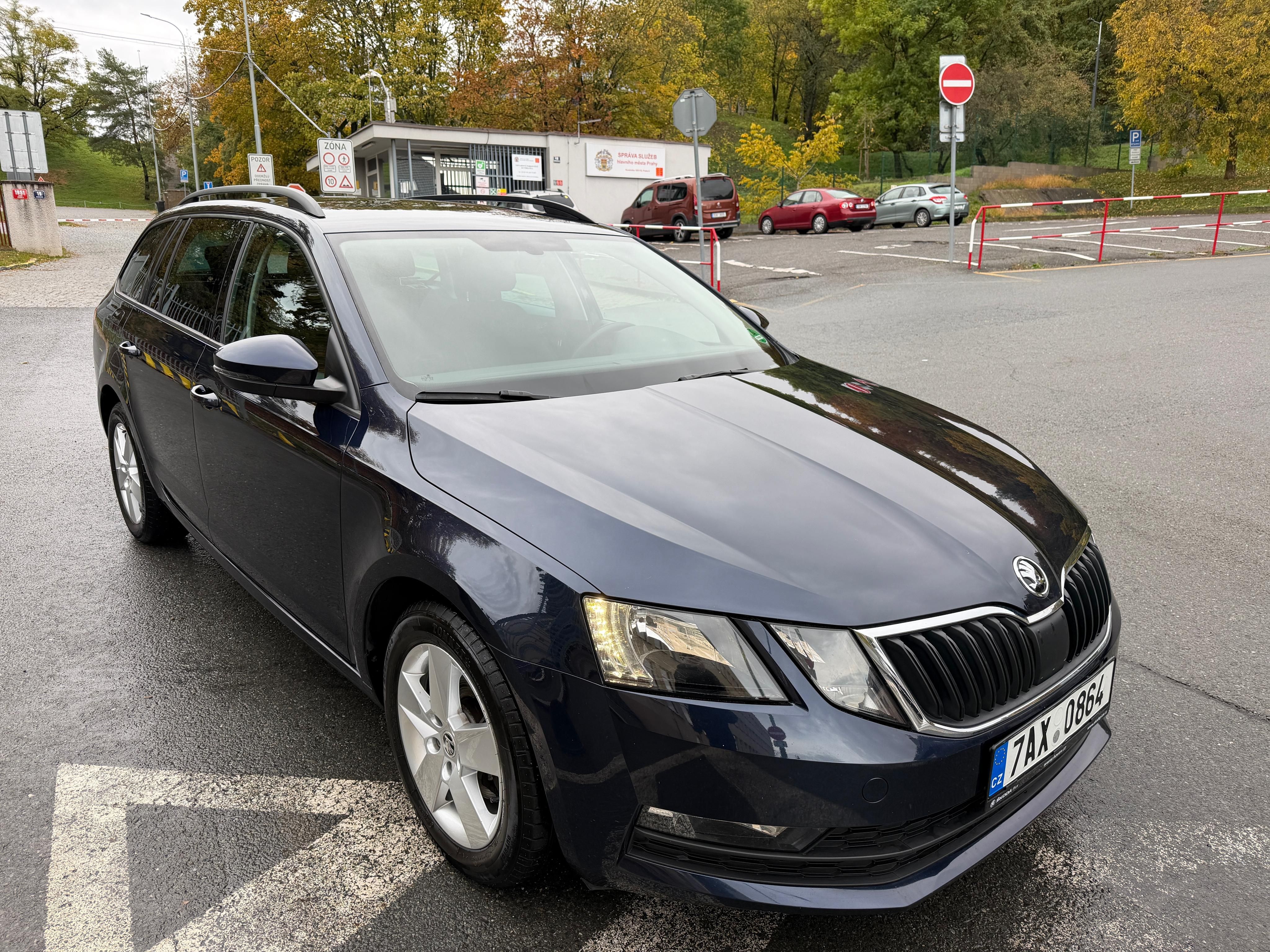 Škoda Octavia, 1.5tsi 110kw ČR modra metalíza - fotka 2