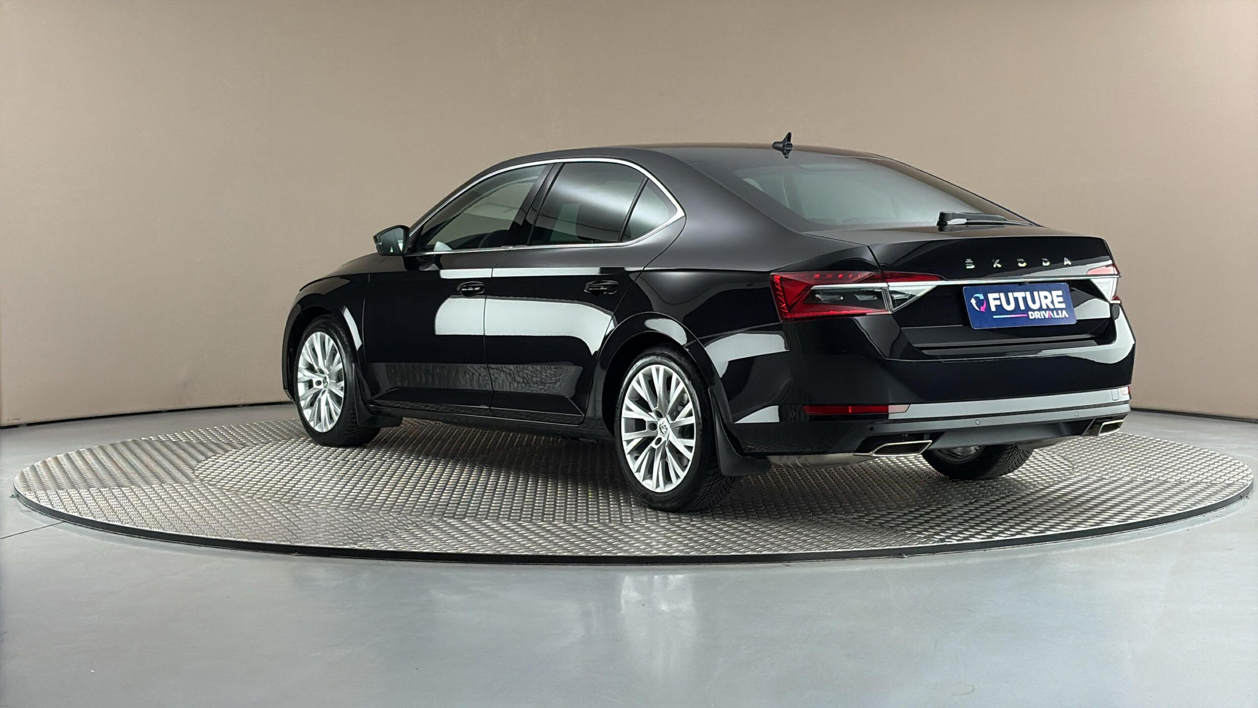 Škoda Superb, 2.0 TSI DSG 4x4 Style - fotka 2