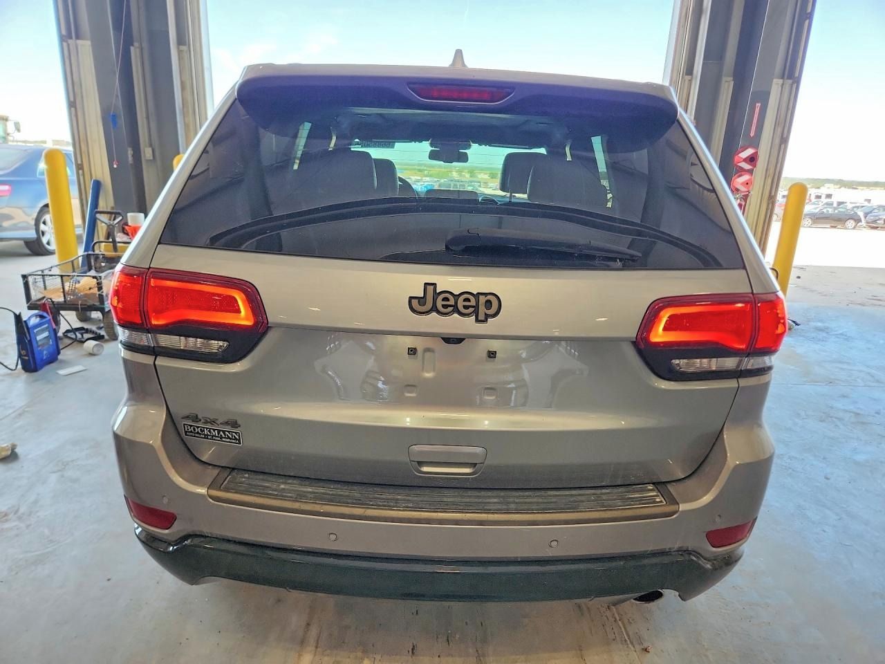 Jeep Grand Cherokee, Auto na cestě - fotka 6