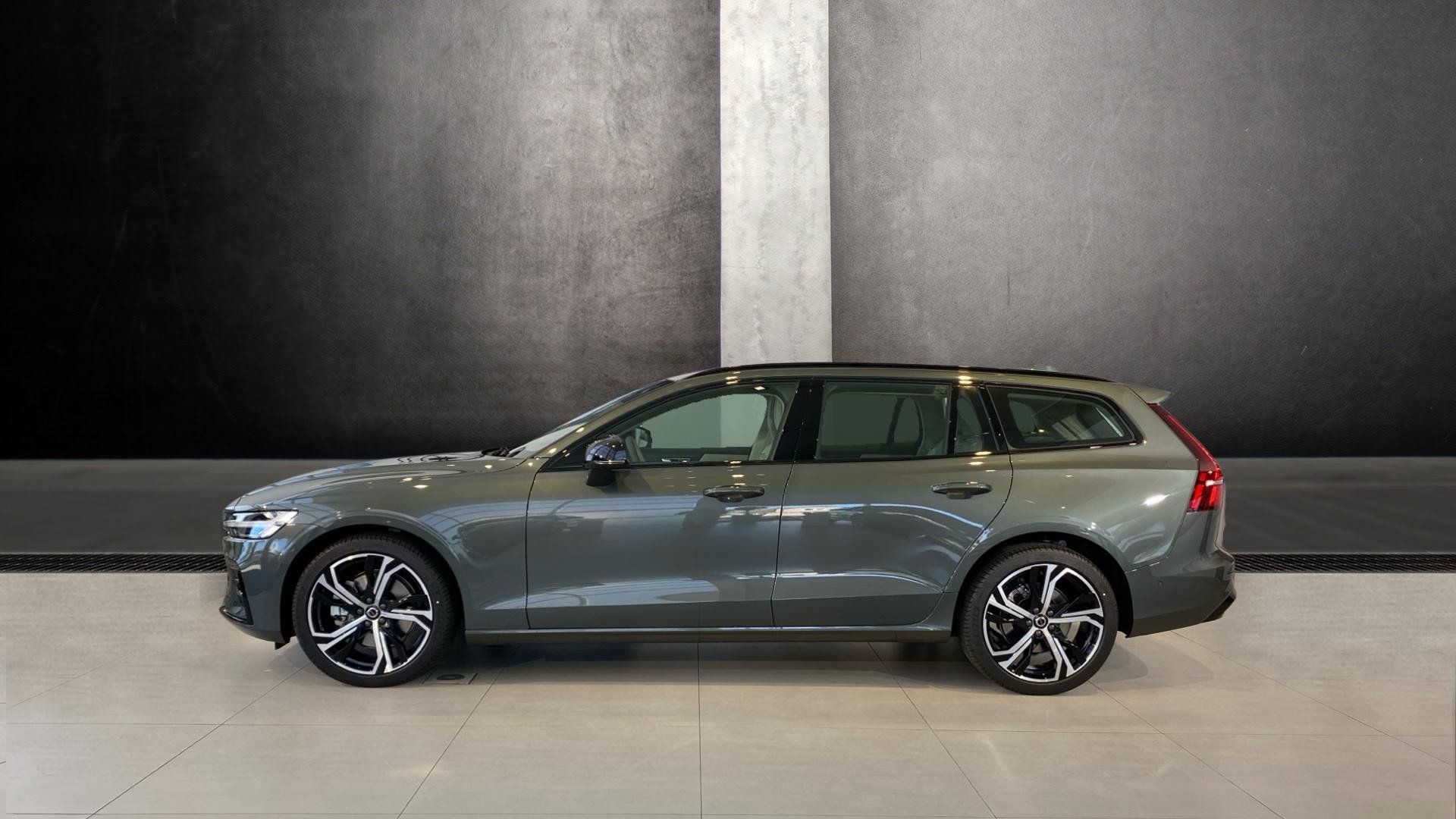 Volvo V60, PLUS DARK, B4, 145+10 kW / 197 - fotka 3