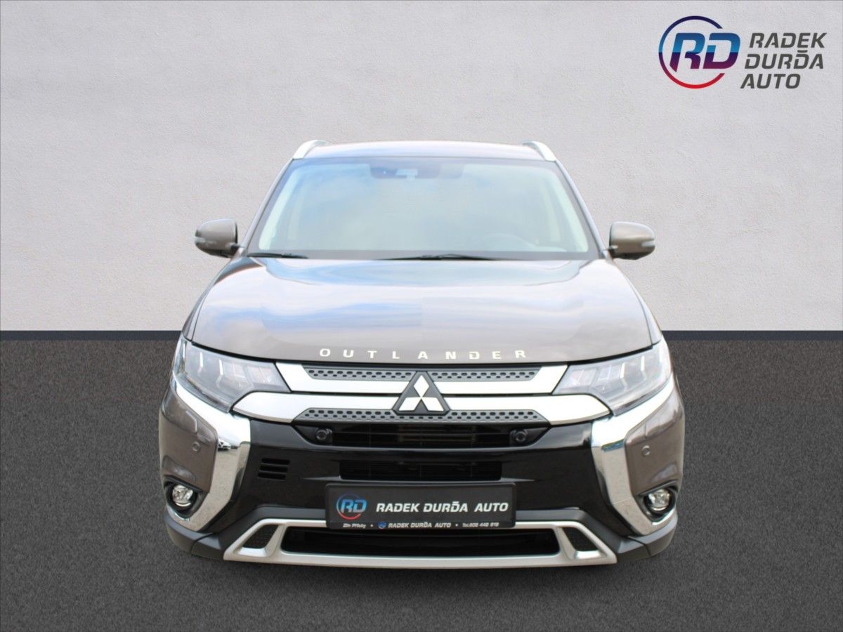 Mitsubishi Outlander, 2,0 i  A/T,4x4,7.MÍST,INSTYLE+ - fotka 2