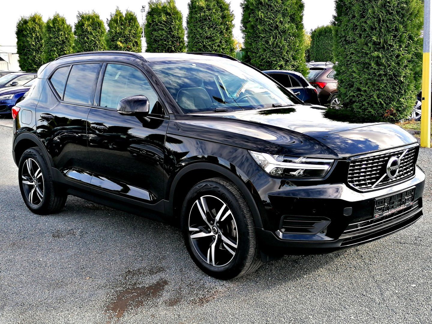 Volvo XC40, 1.5 T3 R-DESIGN Aut. - fotka 3