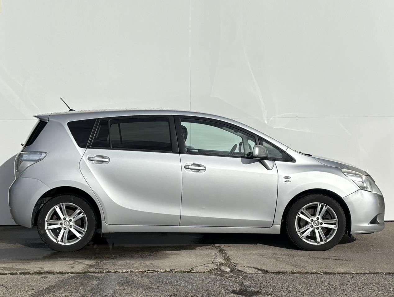 Toyota Verso, 2.2 D-4D 110kW AT 7 míst - fotka 3