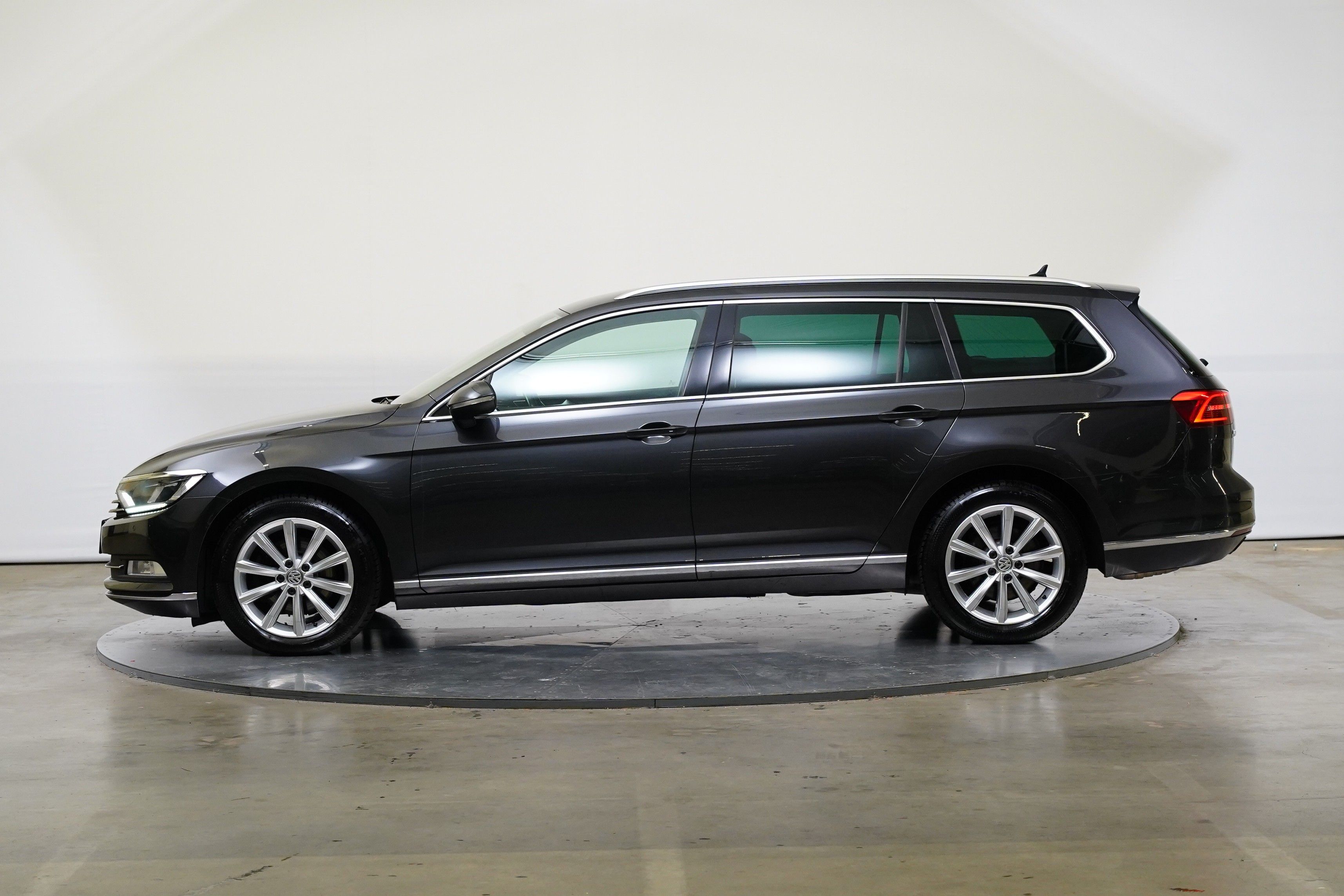Volkswagen Passat, 2.0 TDI 140kW DSG 4x4 Highline - fotka 3