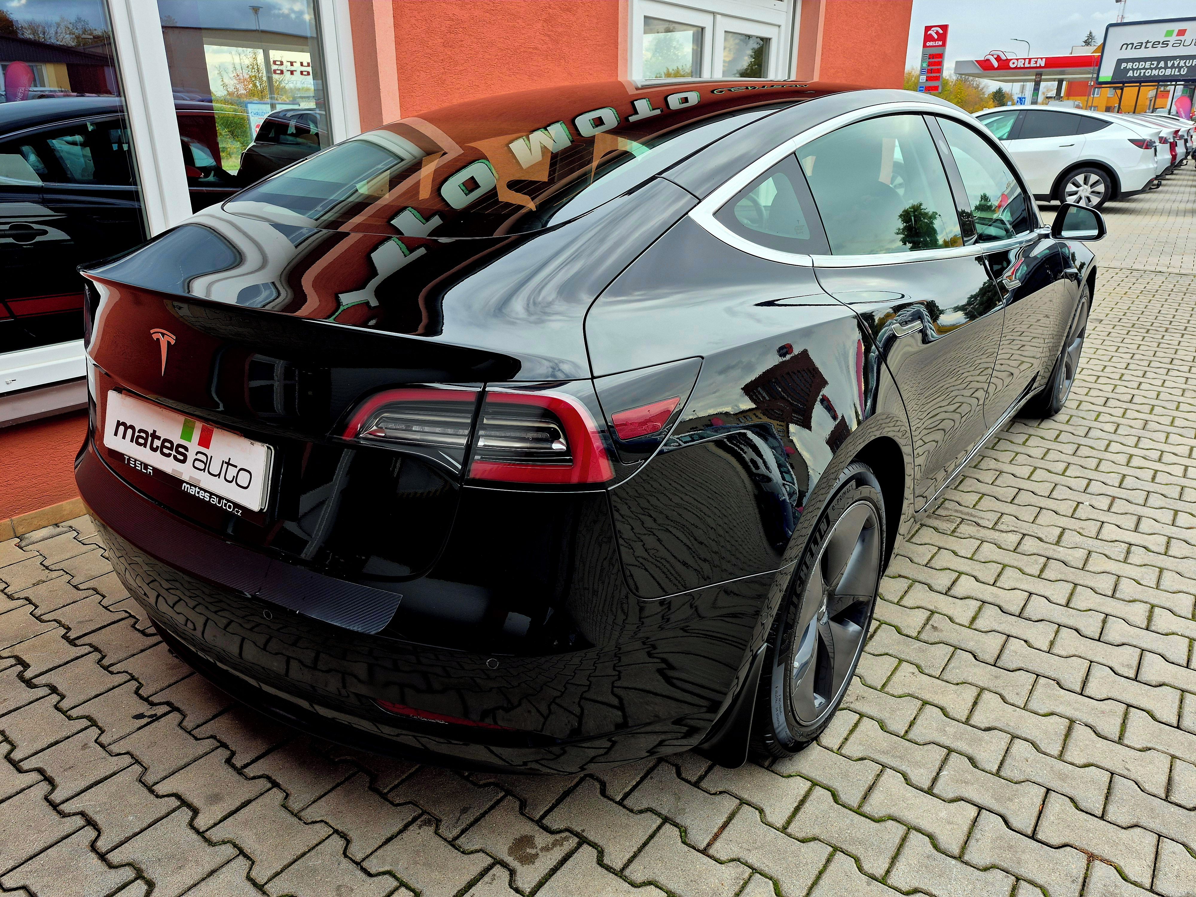 Tesla Model 3, Standard Range Plus 225 kW - fotka 6