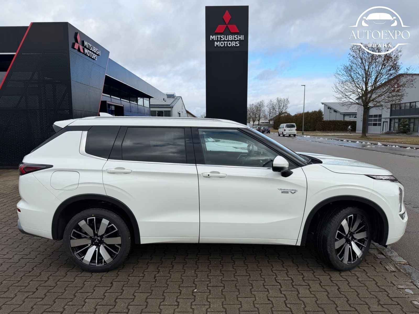 Mitsubishi Outlander, Outlander 2.4 PHEV*TOP 4WD * - fotka 2