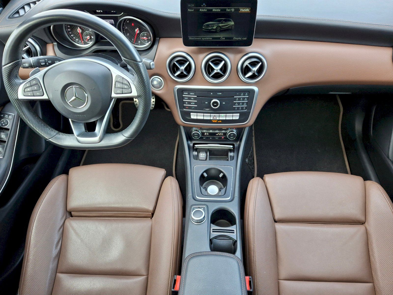 Mercedes-Benz Třídy A, AMG Automat 4 Matic 2,0i 135kW - fotka 5