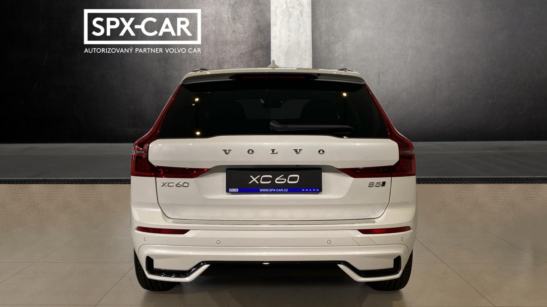 Volvo XC60, PLUS DARK, B5 AWD, 184+10 kW / - fotka 5