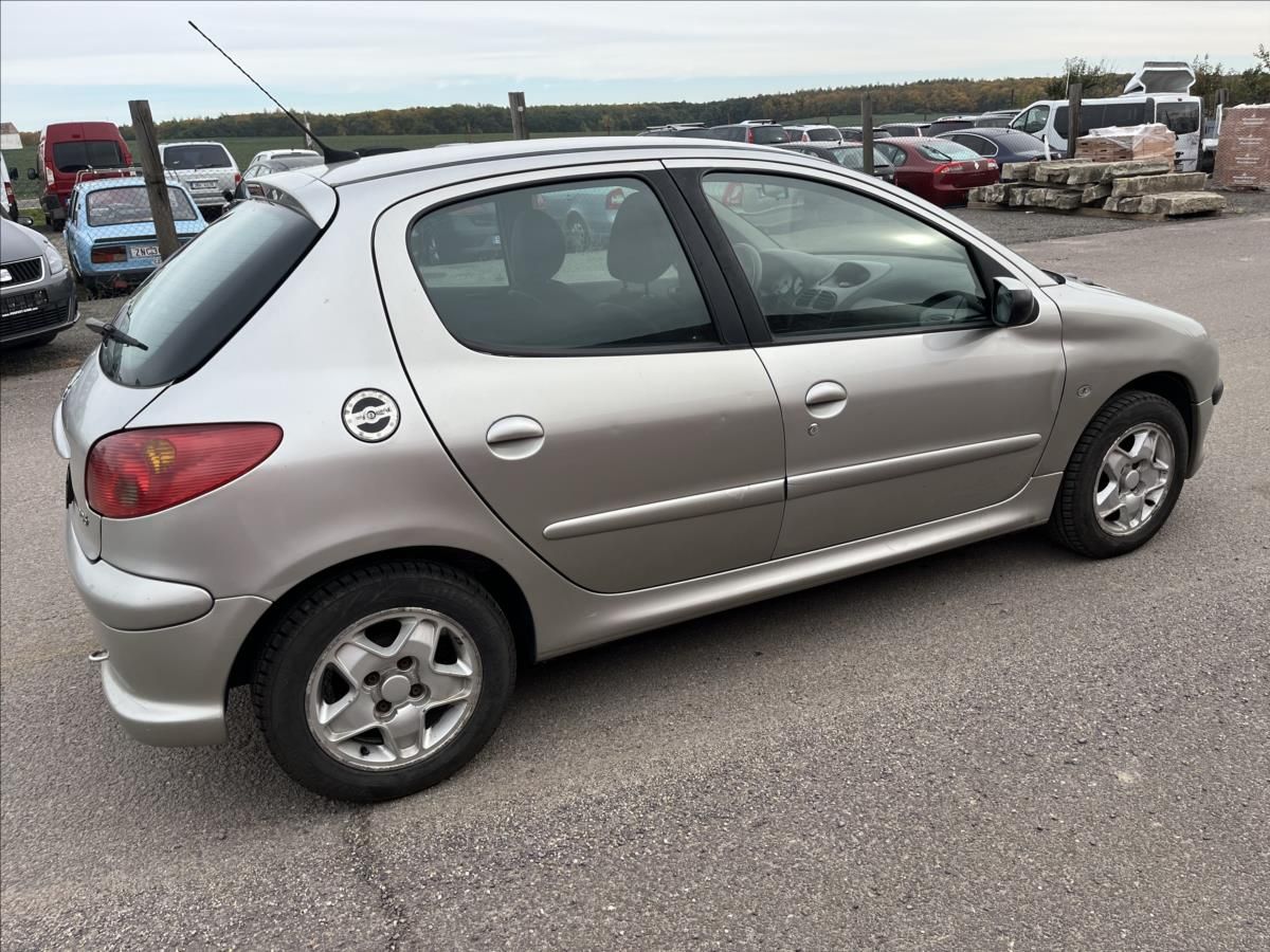 Peugeot 206, 1,4 i ROZVODY SPOJKA NOVÉ PNEU - fotka 5