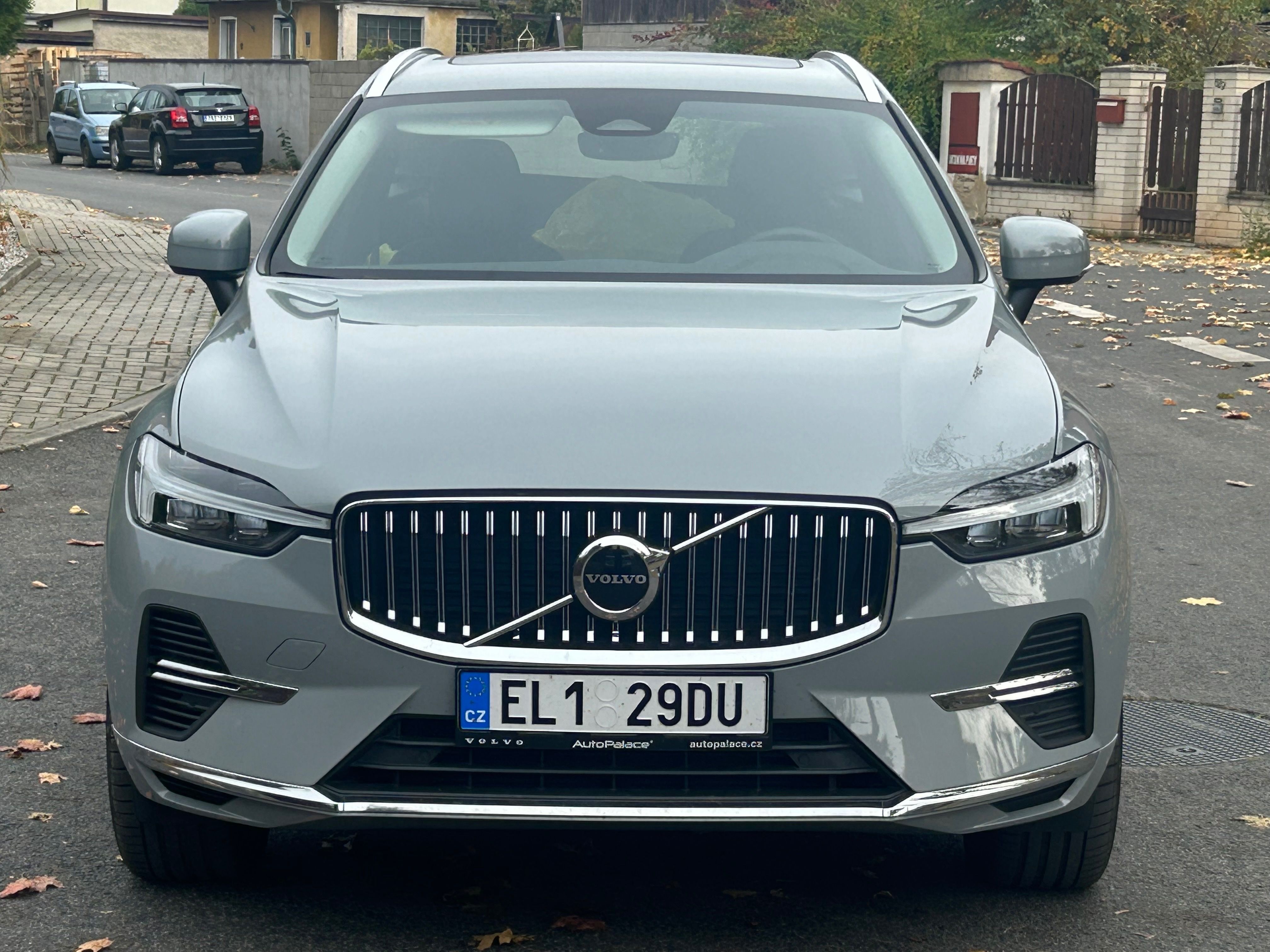 Volvo XC60, T6 AWD PHEV PANORAMA 1.maj ČR - fotka 4