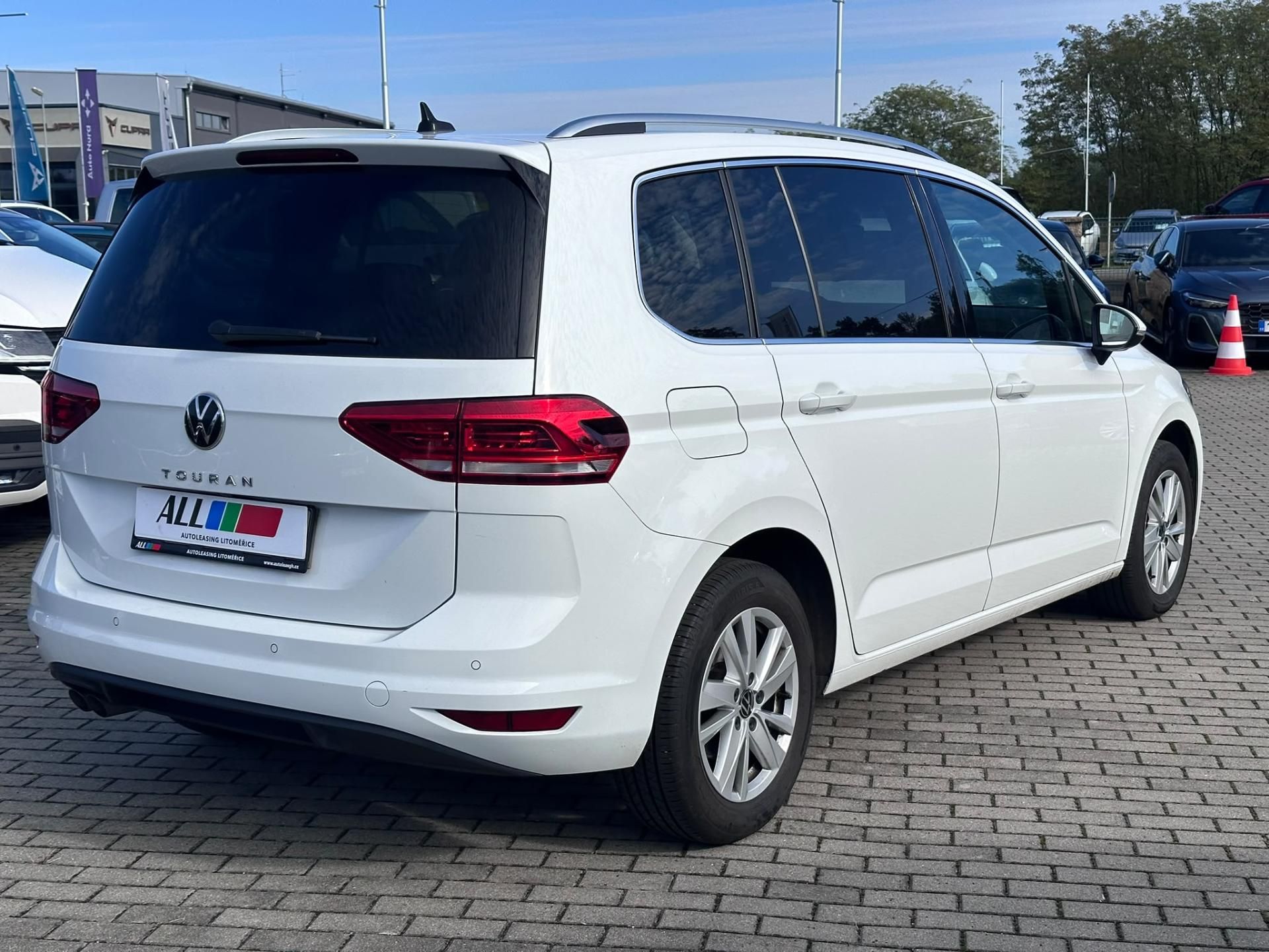 Volkswagen Touran, 2.0 TDI 110kW DSG Highline - fotka 2
