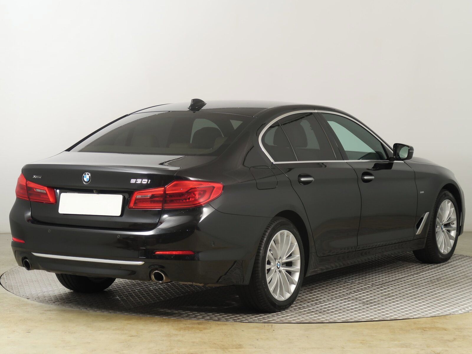 BMW Řada 5, 530i xDrive, Luxury Line, 4X4 - fotka 5