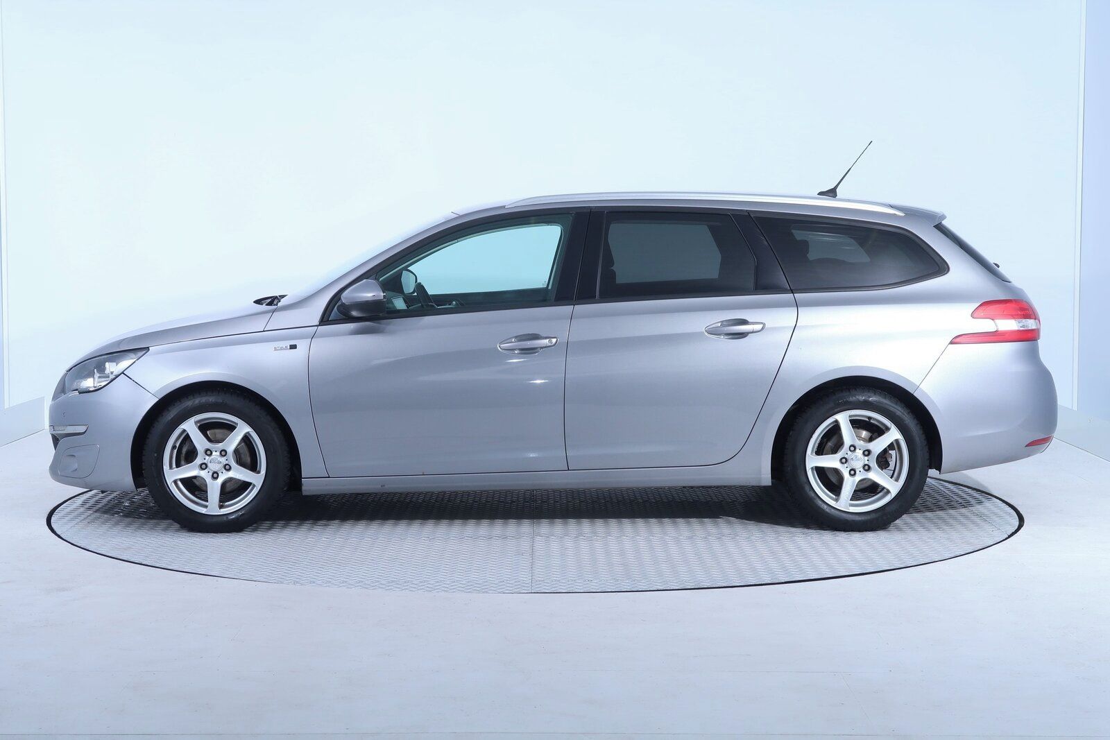 Peugeot 308, 1.6 BlueHDi, Automat - fotka 3