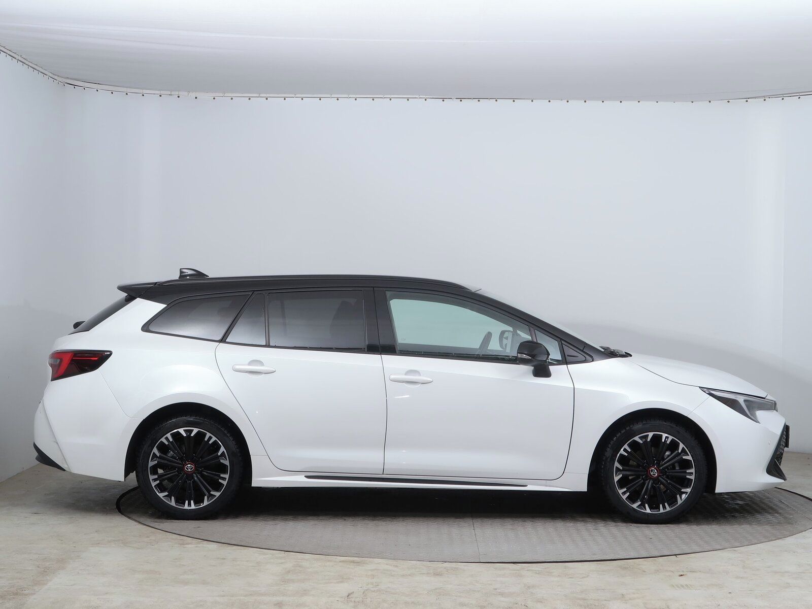 Toyota Corolla, 1.8 Hybrid, Automat - fotka 6
