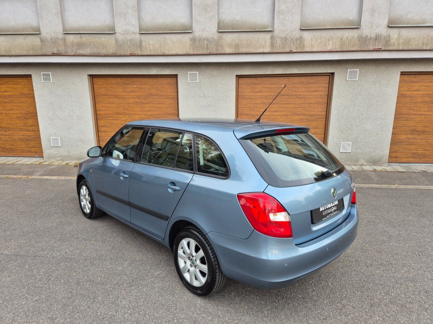 Škoda Fabia, 1.4 16V 63kW park.senzory - fotka 3