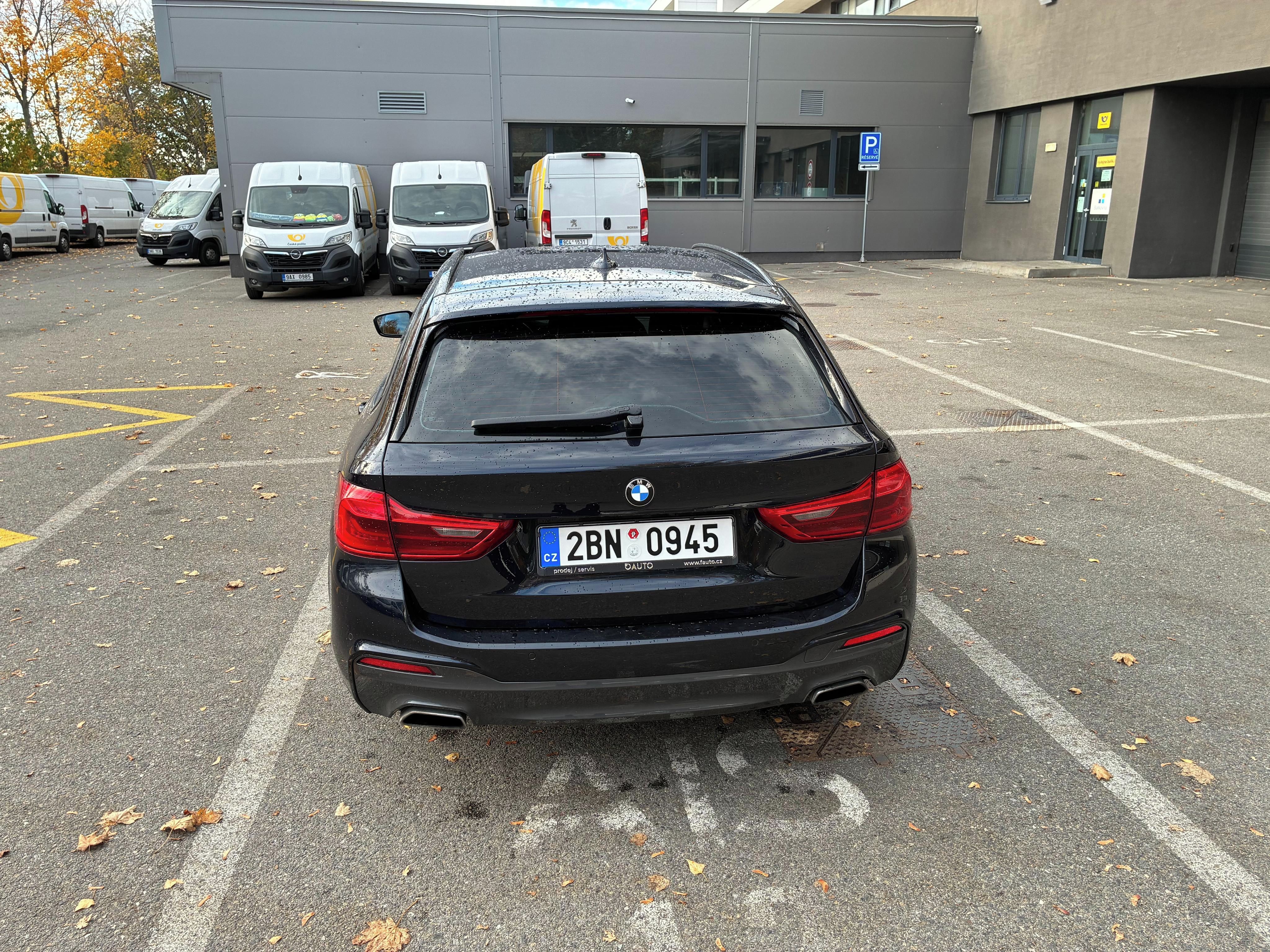 BMW Řada 5, 530d xDrive, M Packet - fotka 6