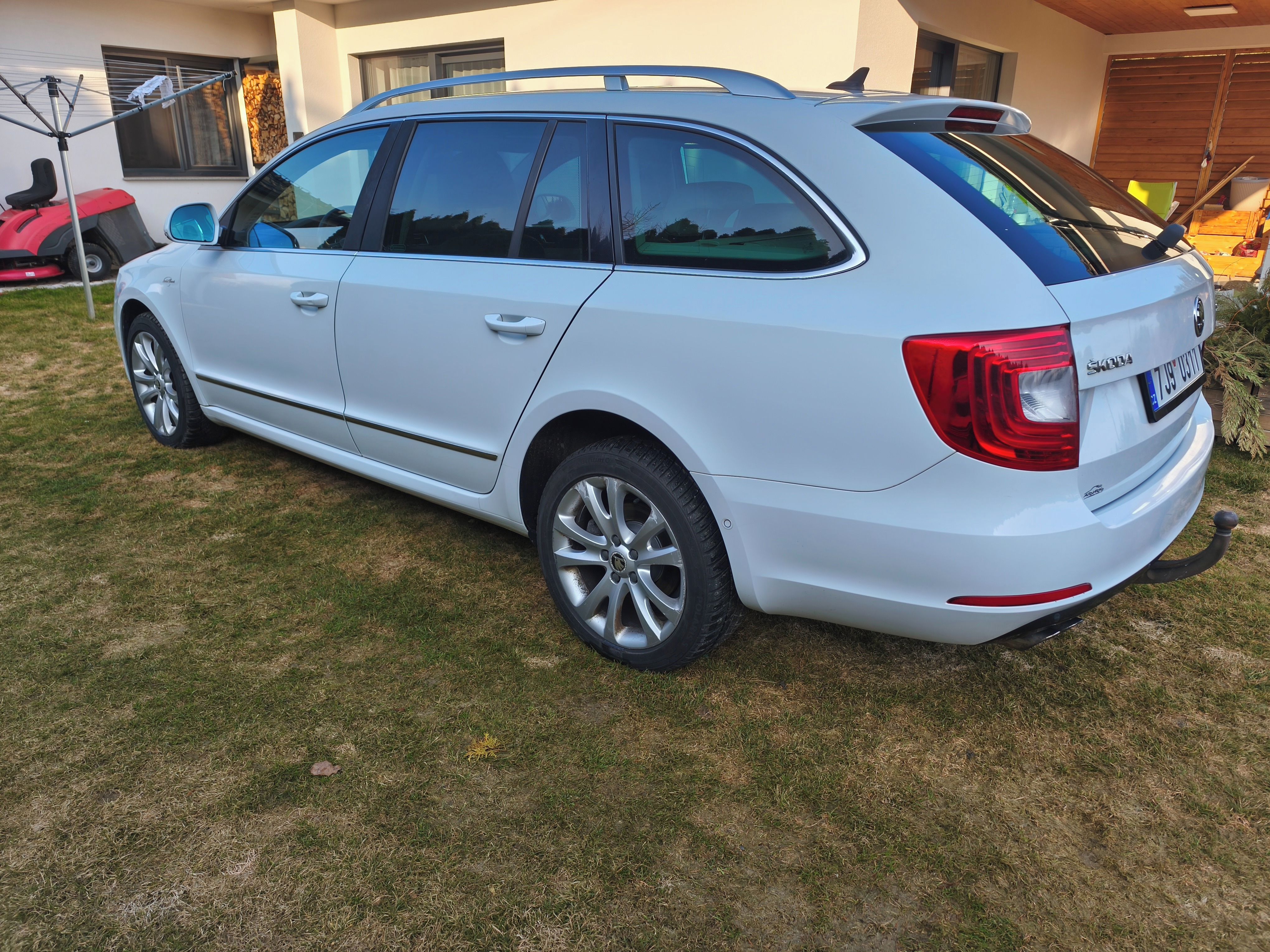 Škoda Superb, 4x4 L&K Webasto, tažné, ČR - fotka 4