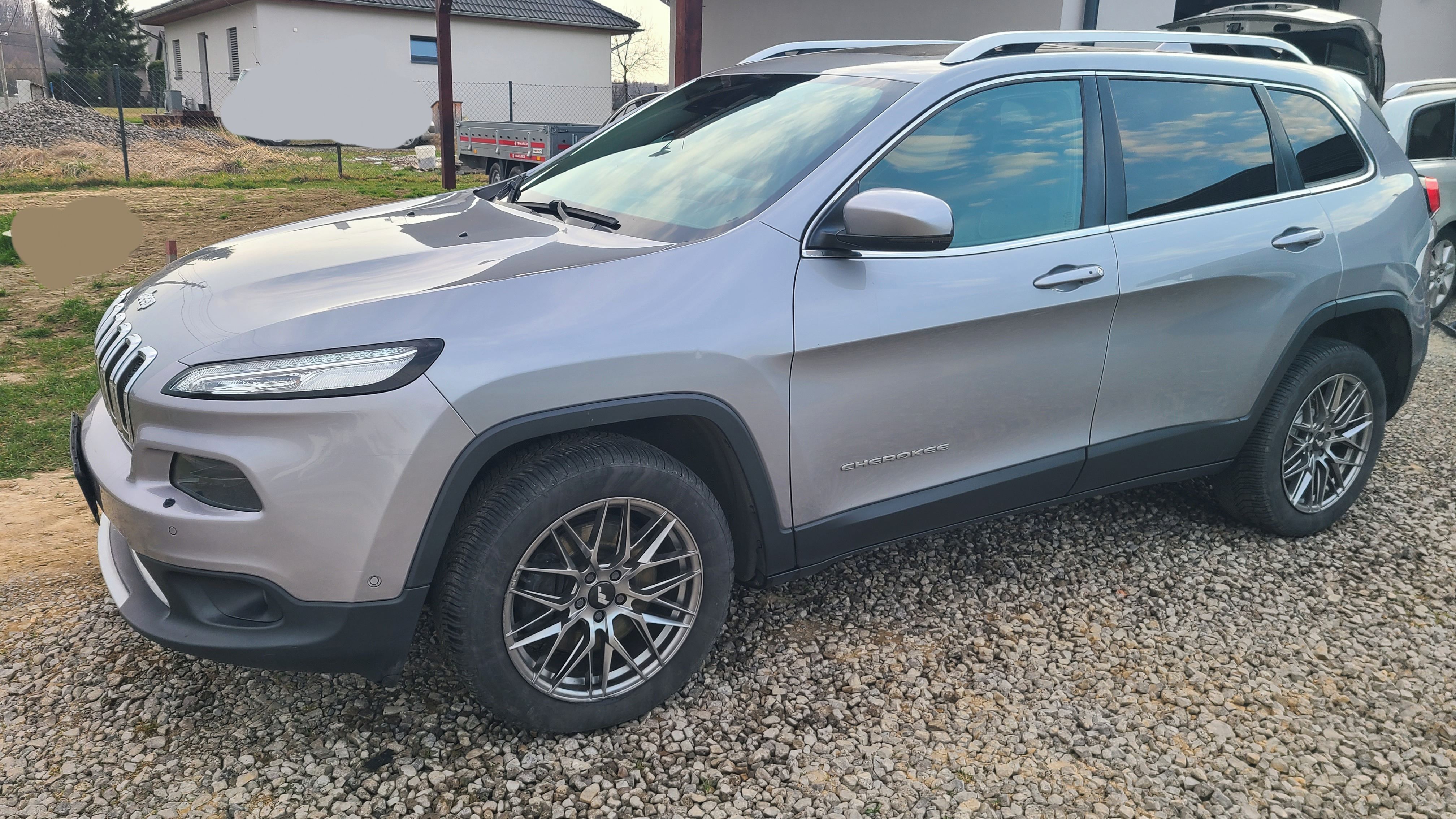 Jeep Cherokee, 3.2 V6 200kW lpg plná výbava