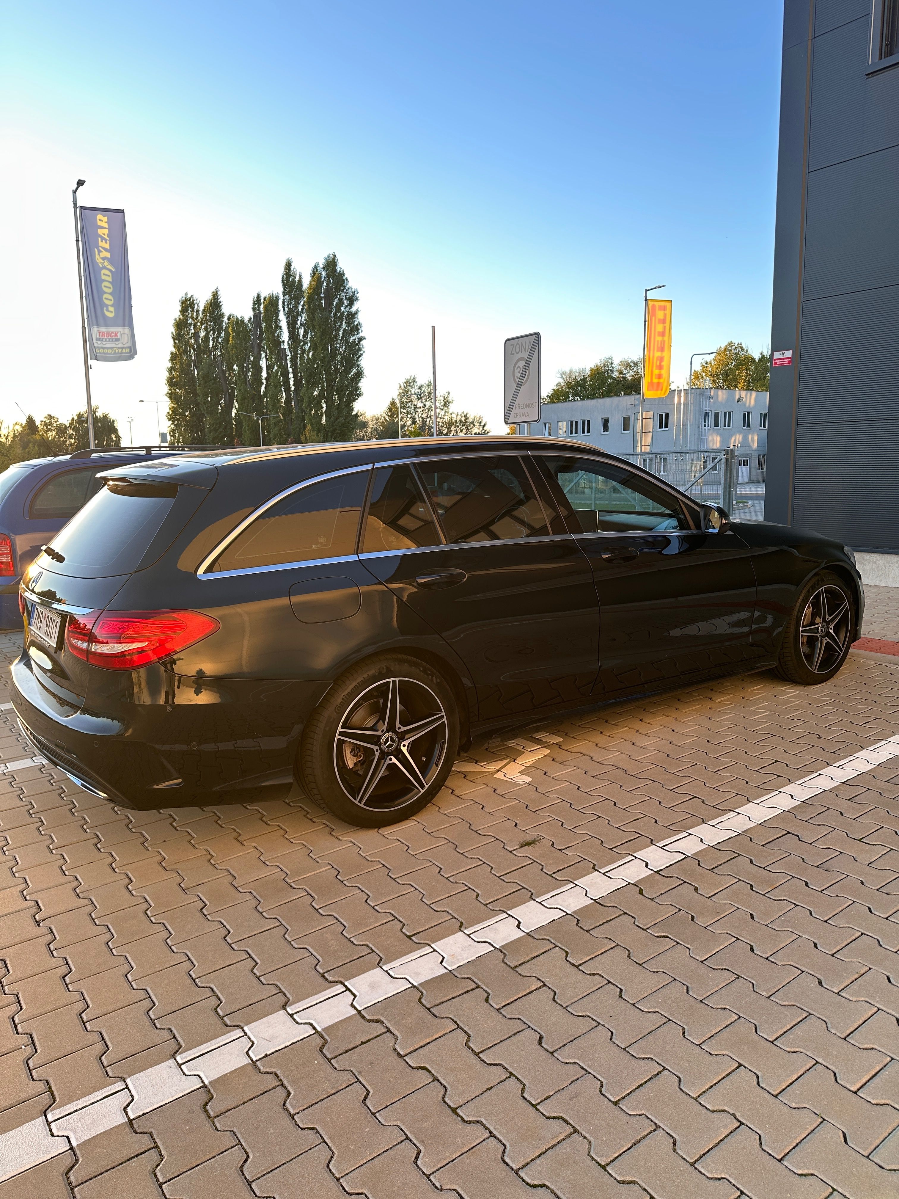 Mercedes-Benz Třídy C, Mercedes Benz W205 C220 9g - fotka 5