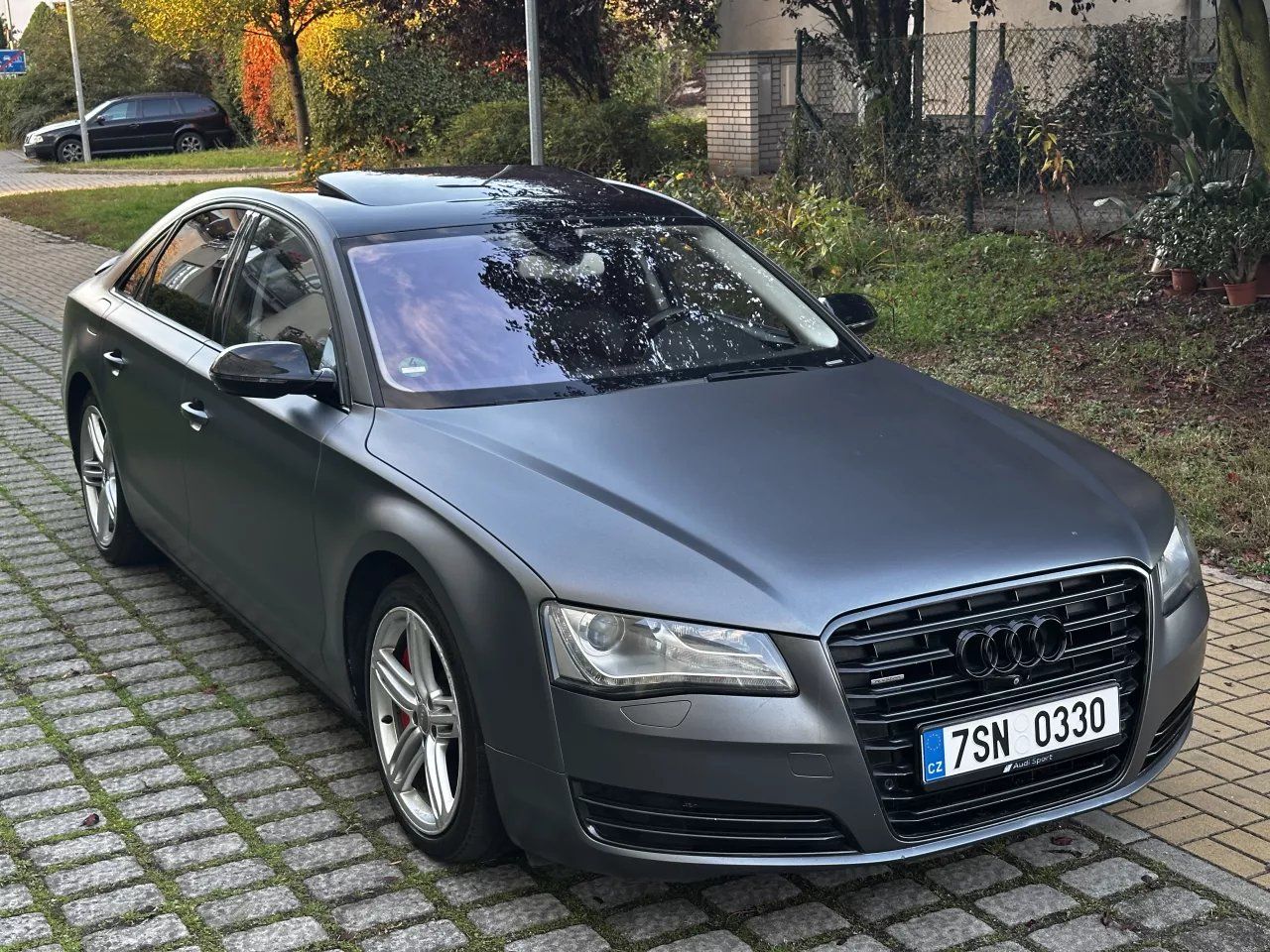 Audi A8, 4.2 V8 FSI Quattro 372k S-line - fotka 3