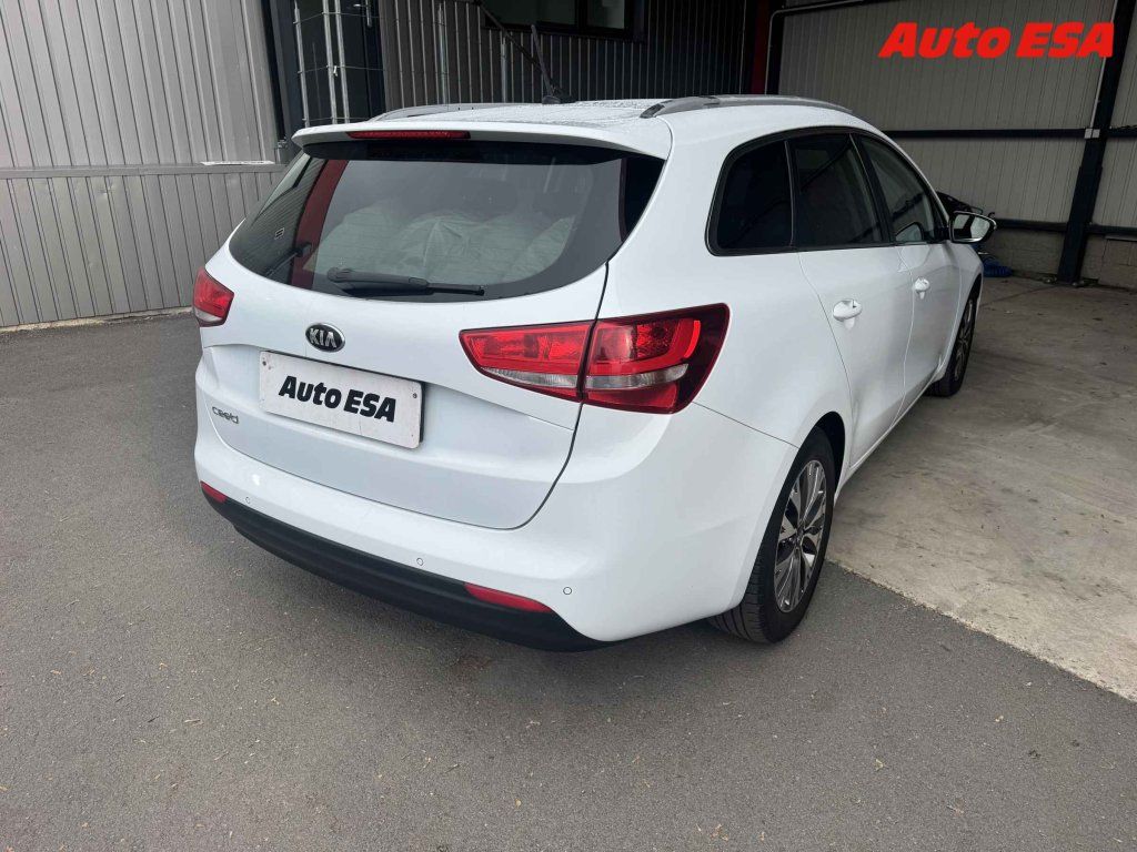 Kia Cee´d, 1.6TGDi,servis.kniha,AT - fotka 2