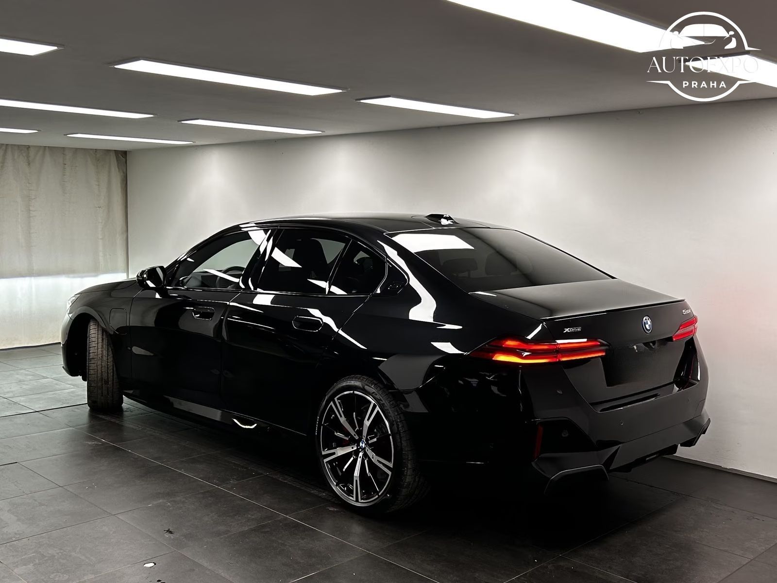 BMW Řada 5, e xDrive Limousine - fotka 3