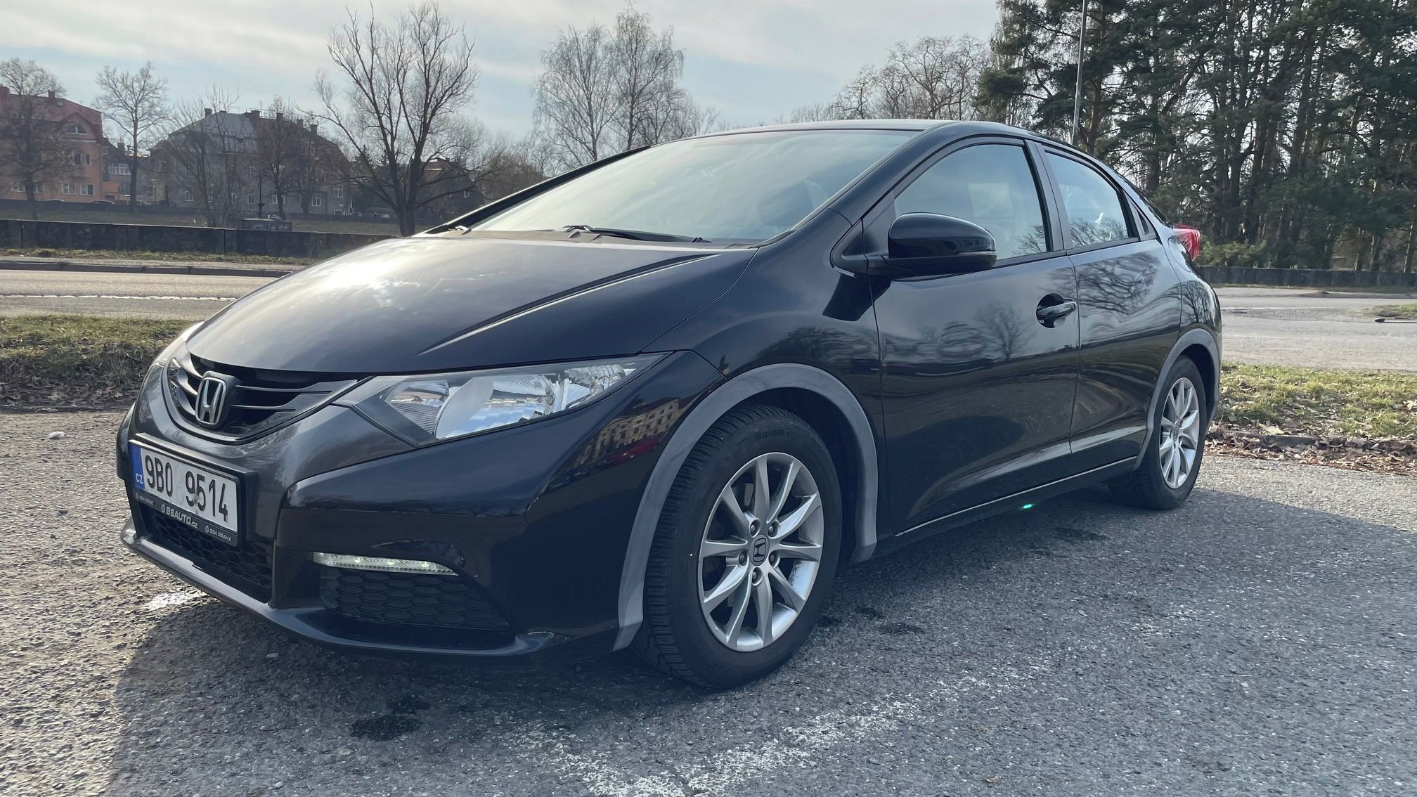 Honda Civic, 2. Majitel, sada pneu - fotka 2