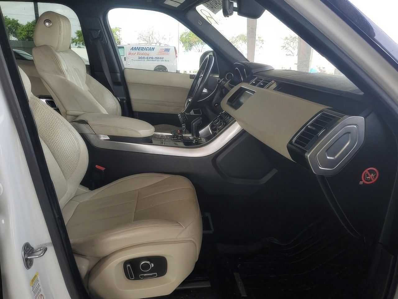Land Rover Range Rover, Auto na cestě - fotka 5